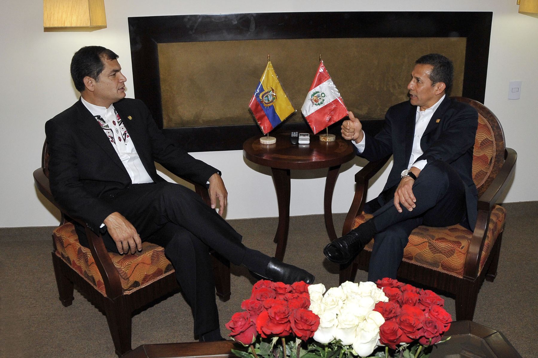 PIURA. 14 DE NOVIEMBRE. En Piura, el presidente Ollanta Humala dio la bienvenida al Perú a su par ecuatoriano Rafael Correa, ambos encabezarán hoy el VII Gabinete de Ministros Binacional. Foto: ANDINA/Prensa Presidencia