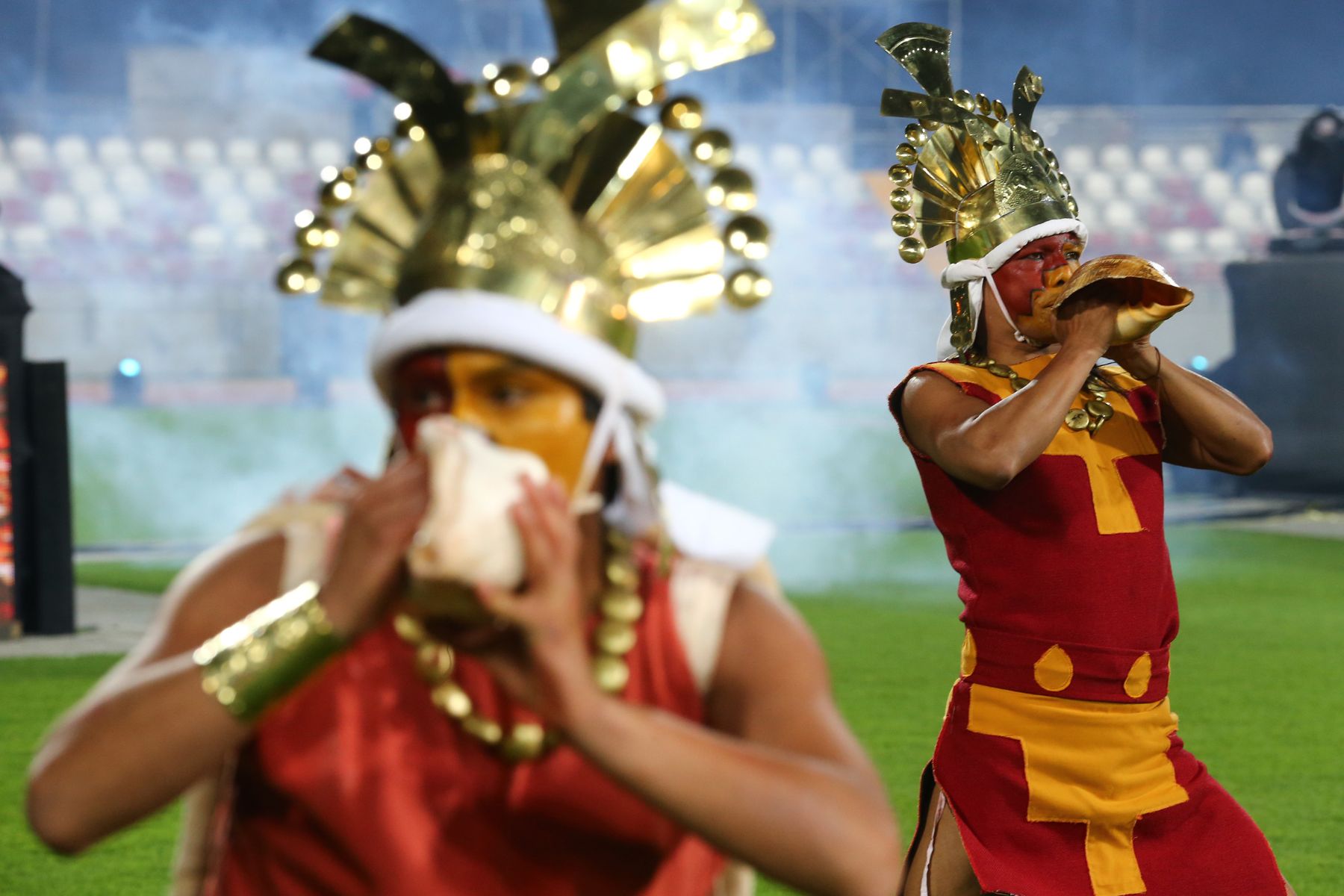 TRUJILLO, 16 nov.- Los XVII Juegos deportivos Bolivarianos rompieron fuegos está noche con el desfile tradicional de 11 delegaciones en la ceremonia de inauguración, que tuvo lugar en el estadio Chan Chan de Trujillo, sede principal de la justas deportivas. Foto: ANDINA/Prensa Presidencia