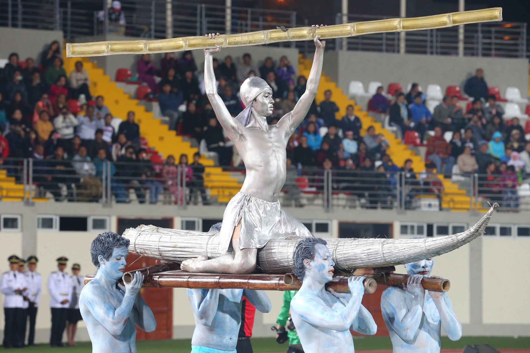TRUJILLO, 16 nov.- Los XVII Juegos deportivos Bolivarianos rompieron fuegos está noche con el desfile tradicional de 11 delegaciones en la ceremonia de inauguración, que tuvo lugar en el estadio Chan Chan de Trujillo, sede principal de la justas deportivas. Foto: ANDINA/Prensa Presidencia