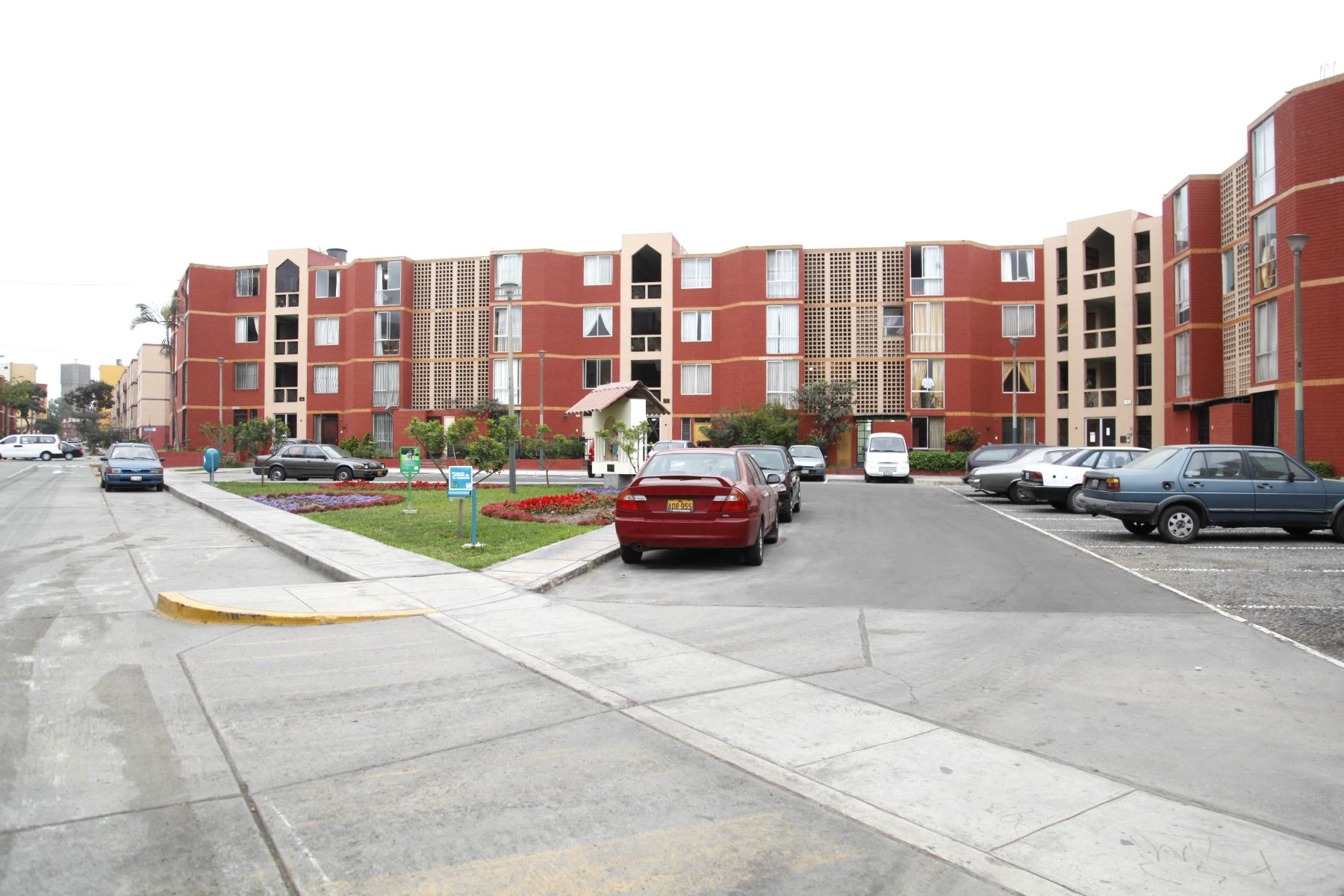 A sus 30 años de existencia, las Torres de LImatambo cuenta con estacionamientos rehabilitados. Foto: Andina/Difusión