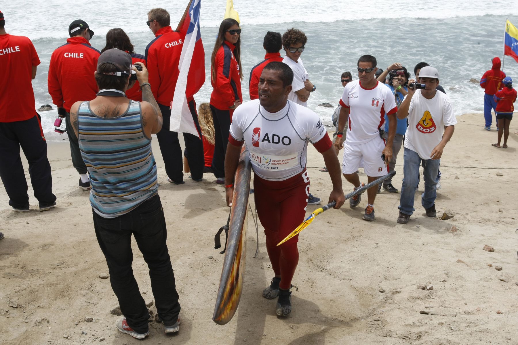 LIMA. 19 DE NOVIEMBRE. José Gomez, participa  en los Juegos  Bolivarianos 2013 , en Punta Rocas. Foto: ANDINA/Norman Cordova