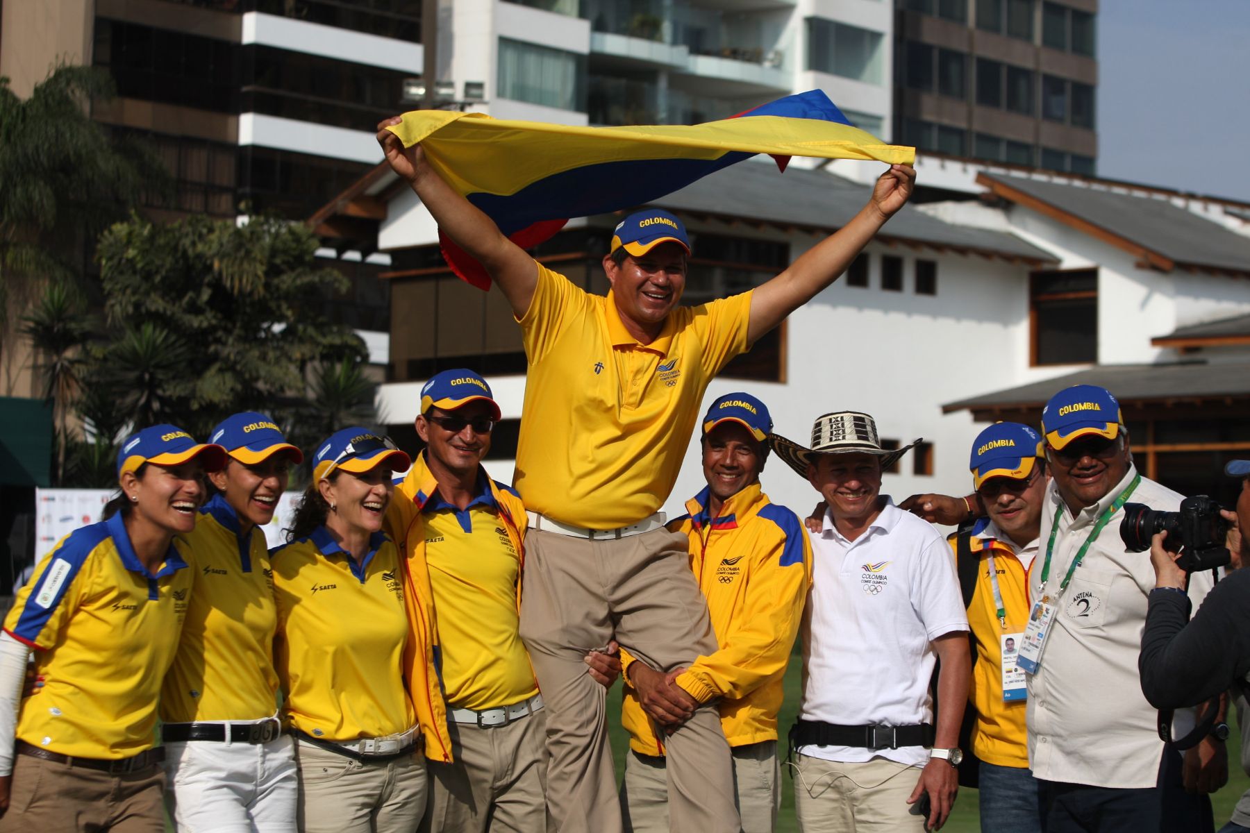 LIMA,PERÚ-19 DE NOVIEMBRE.Lucia Polo de Guatemala y de Colombia se bañaron en oro  en competencia de Golf de  Bolivarianos 2013.Maria Salinas,gano plata para Perú,Daniela Vargas ,bronce para Colombia y en Varones los Peruanos Patricio y Sebastian Salem,se llevaron las medallas  de plata y bronce.Foto:ANDINA/Hector Vinces.