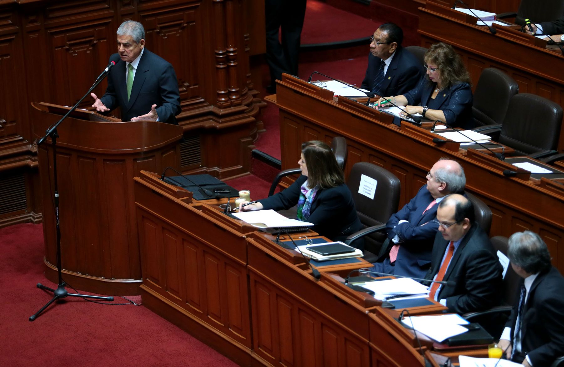 LIMA-PERU, 20 DE NOVIEMBRE. El Primer Ministro, Cesar Villanueva, y su gabinete se presentan ante el pleno del Congreso de la República.Foto: ANDINA/Carlos Lezama