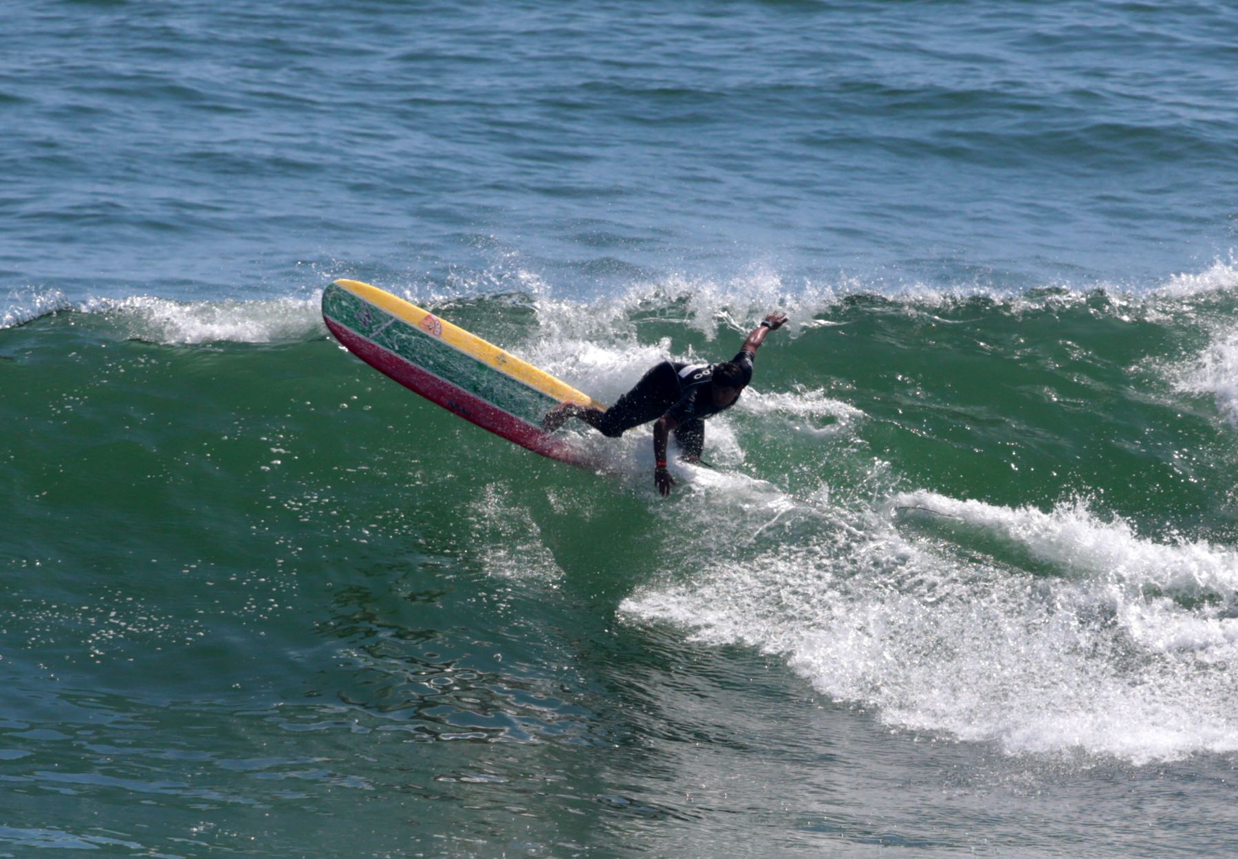 LIMA, PERÚ - NOVIEMBRE 20. Juan José Corzo obtuvo la medalla de plata en la modalidad Longboard en el marco de los Juegos Bolivarianos 2013.

Foto: ANDINA/Juan Carlos Guzmán Negrini.