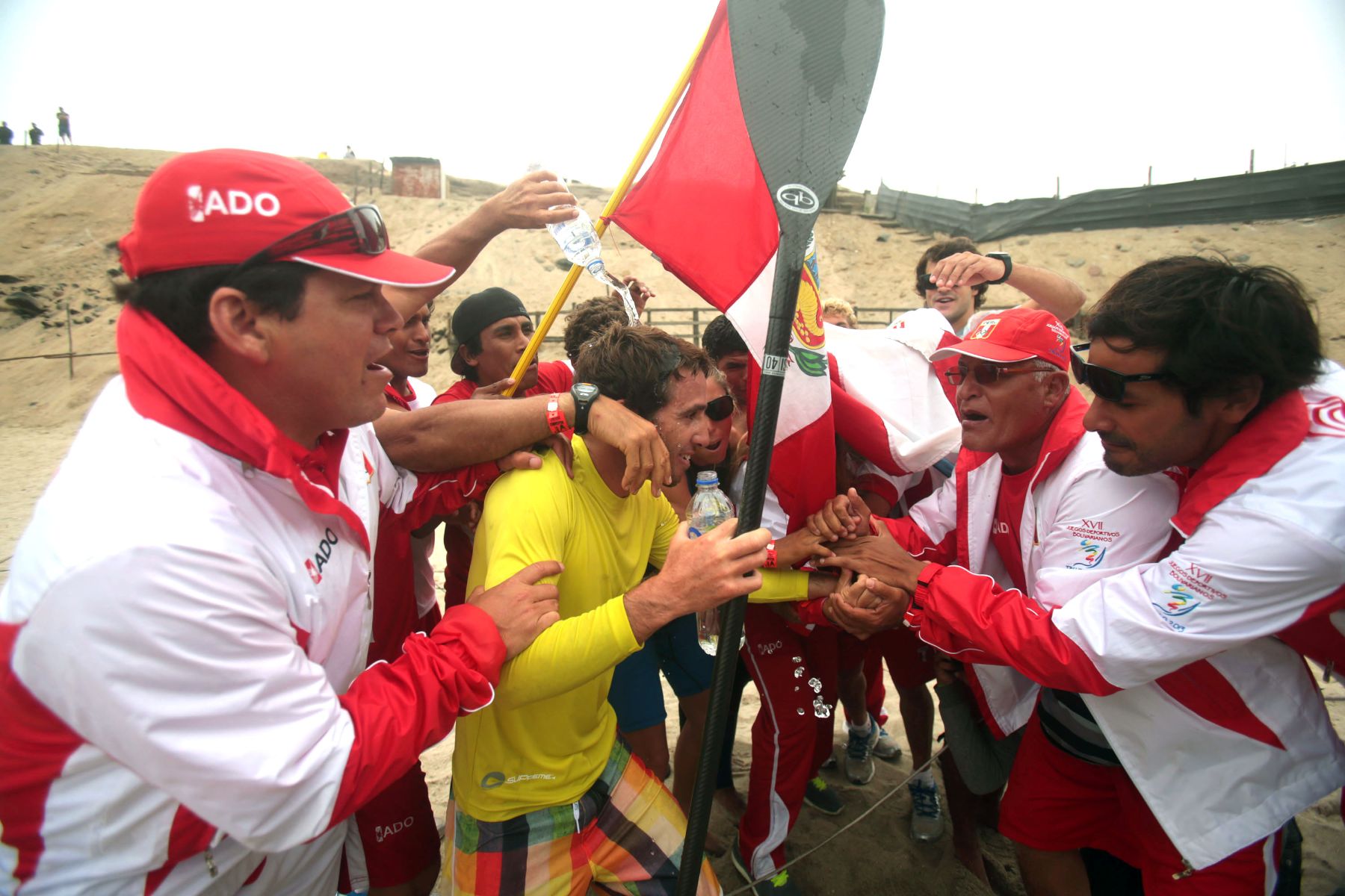 LIMA, PERÚ - NOVIEMBRE 21. El peruano Tamil Martino obtiene la medalla de oro en la modalidad remada en el marco de los Juegos Bolivarianos 2013. Foto: ANDINA/Juan Carlos Guzmán Negrini.