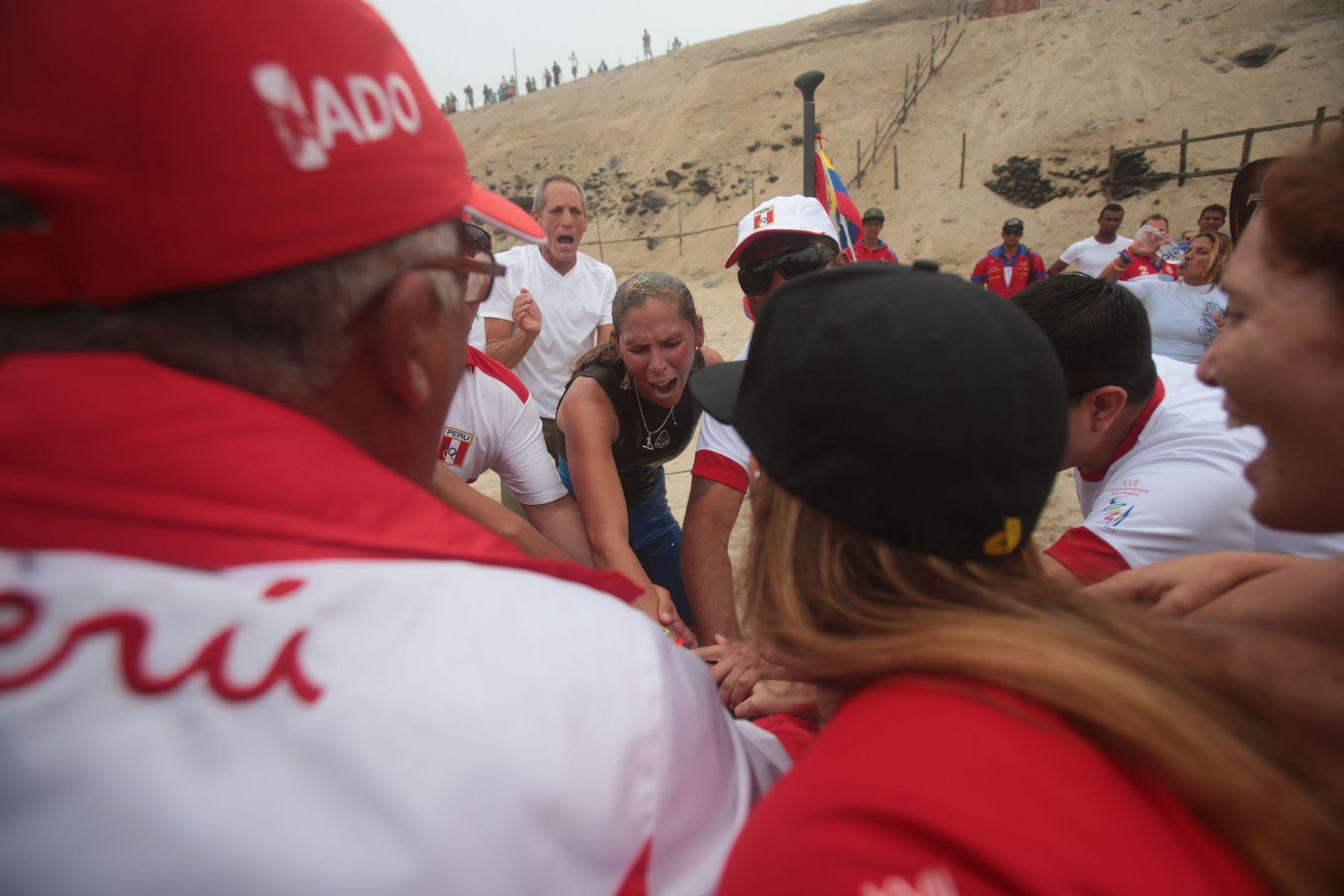 LIMA, PERÚ - NOVIEMBRE 21. Perú obtiene la medalla de plata en mujeres, en la modalidad remada en el marco de los Juegos Bolivarianos 2013. Foto: ANDINA/Juan Carlos Guzmán Negrini.