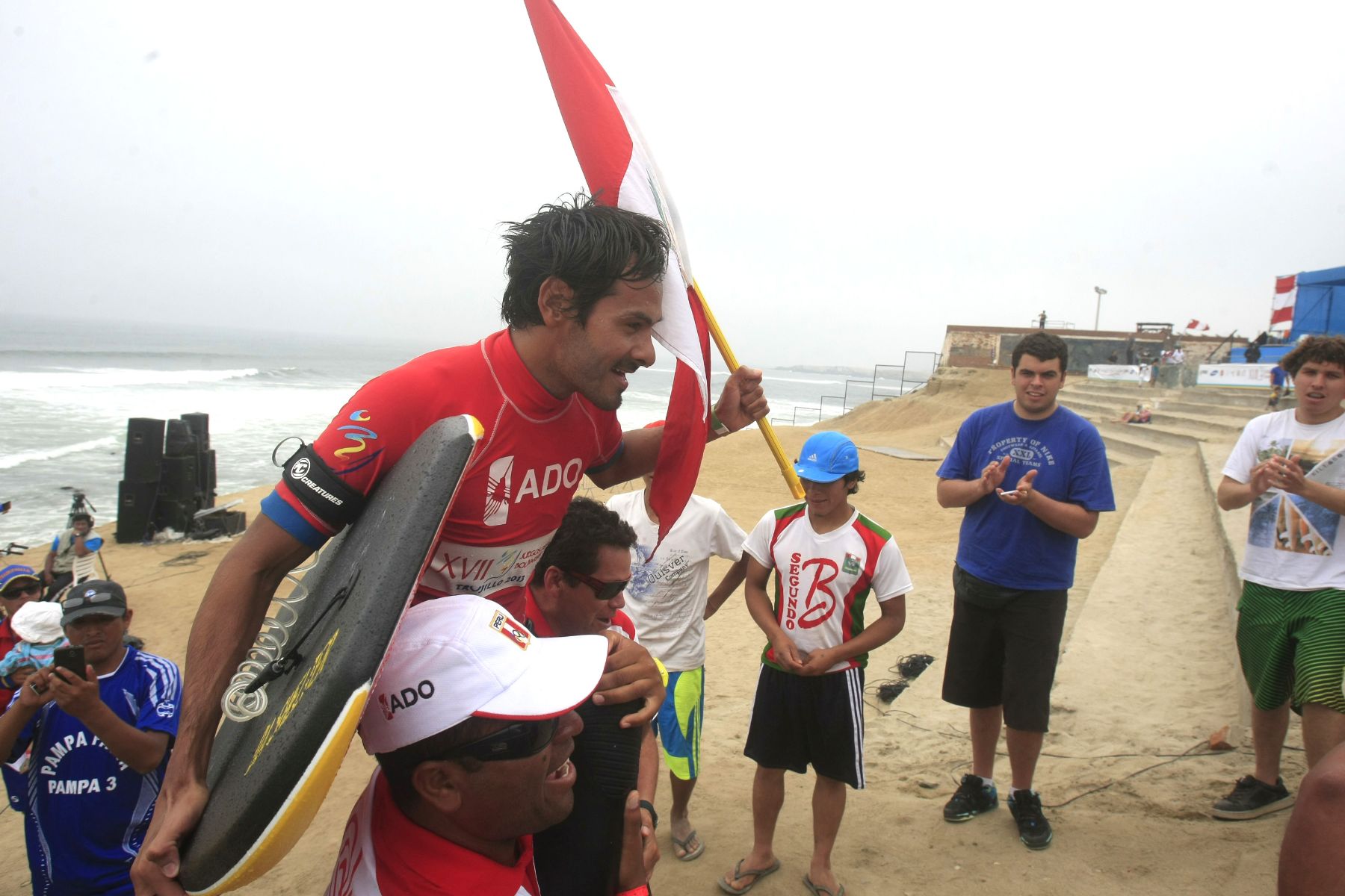 LIMA, PERÚ - NOVIEMBRE 22. César Bauer se coronó campeón de la modalidad Drop Knee, Juegos Bolivarianos 2013.Foto: ANDINA/Juan Carlos Guzmán Negrini.
