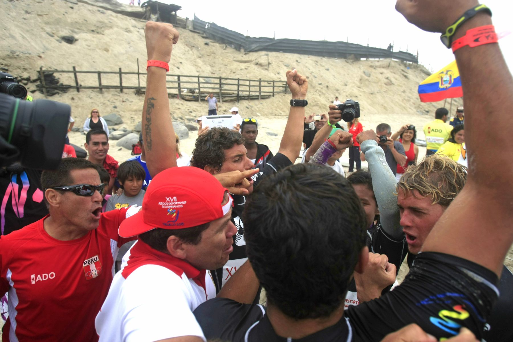 LIMA, PERÚ - NOVIEMBRE 22. Perú obtiene la medalla de oro en la modalidad Aloha Cup por equipos.

Foto: ANDINA/Juan Carlos Guzmán Negrini.