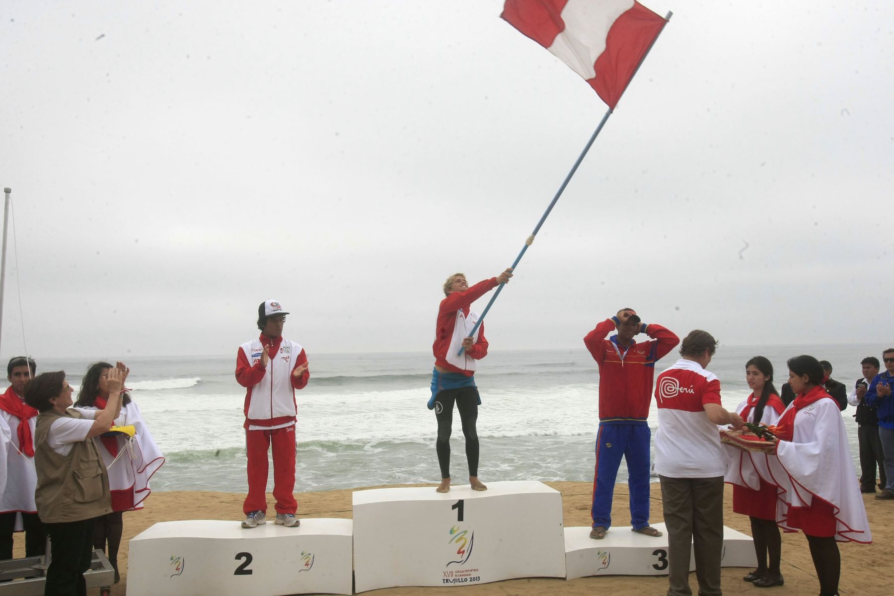 LIMA, PERÚ - NOVIEMBRE 22. Miguel Tudela obtiene la medalla de oro en la modalidad Open Hombres, Juegos Bolivarianos 2013. Foto: ANDINA/Juan Carlos Guzmán Negrini.