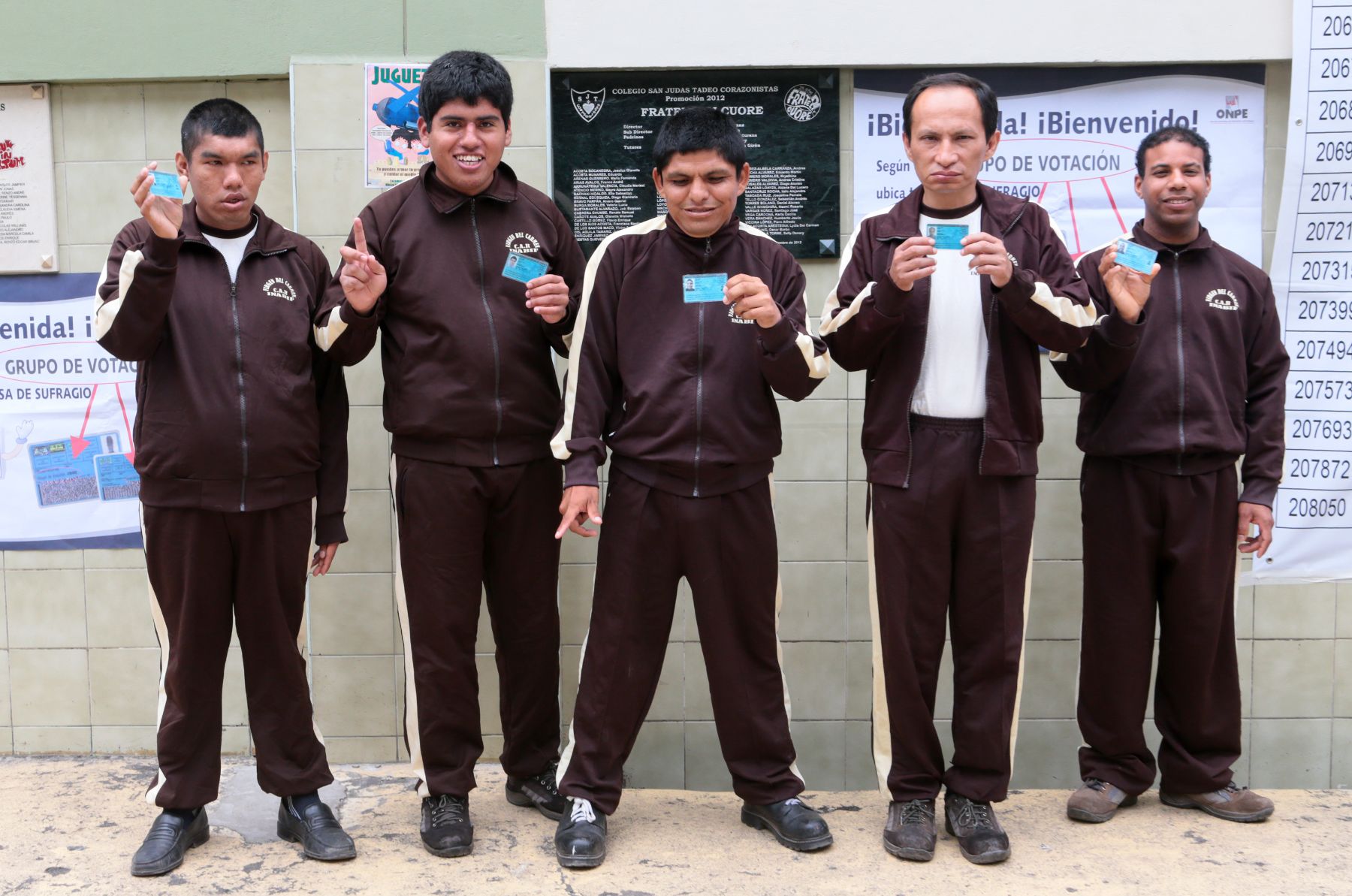 LIMA, PERÚ - NOVIEMBRE 24.Residentes del INABIF con discapacidad mental, votan por primera vez en las nuevas elecciones municipales 2013.Foto: ANDINA/Carlos Lezama