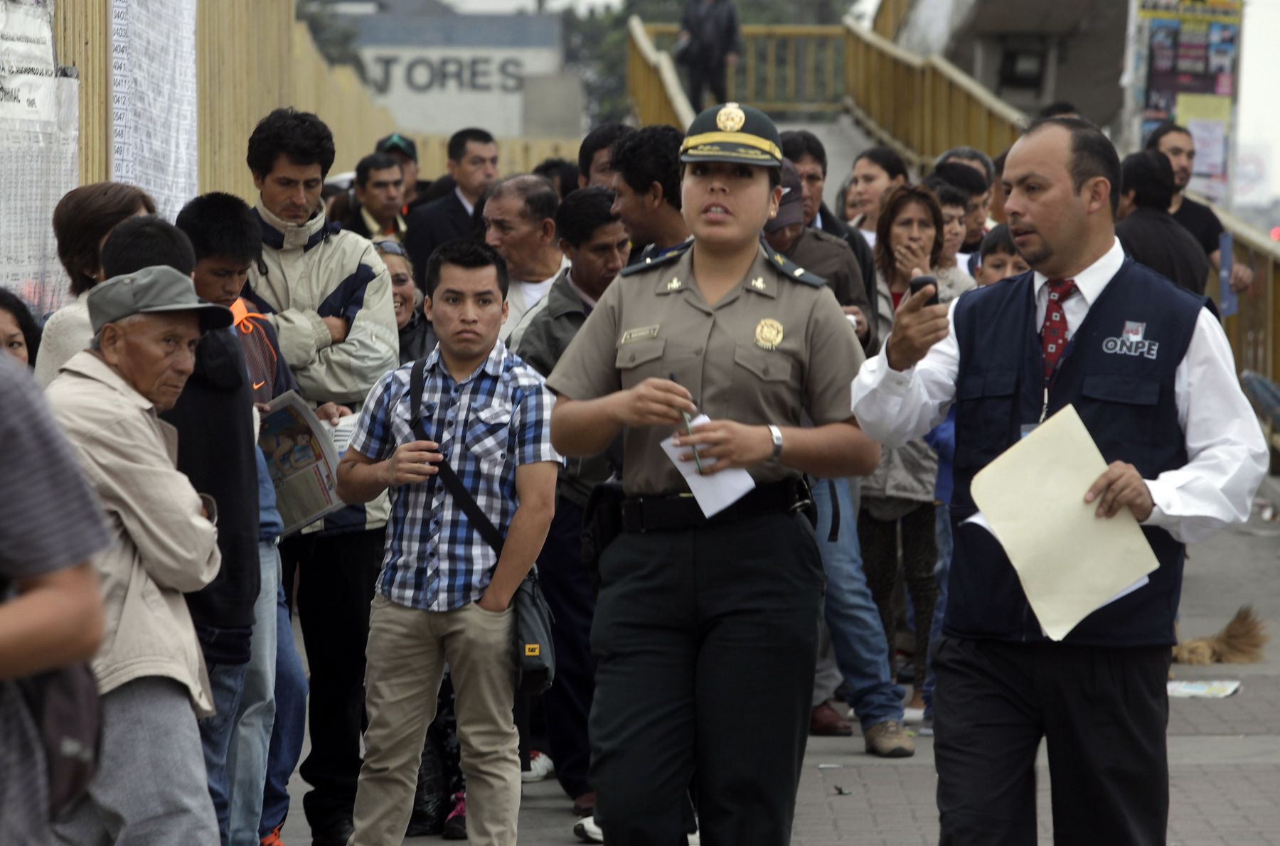 LIMA,PERÚ-NOVIEMBRE 24.Ciudadanos cumplen con votar en las nuevas elecciones municipales 2013.Foto: ANDINA/archivo.