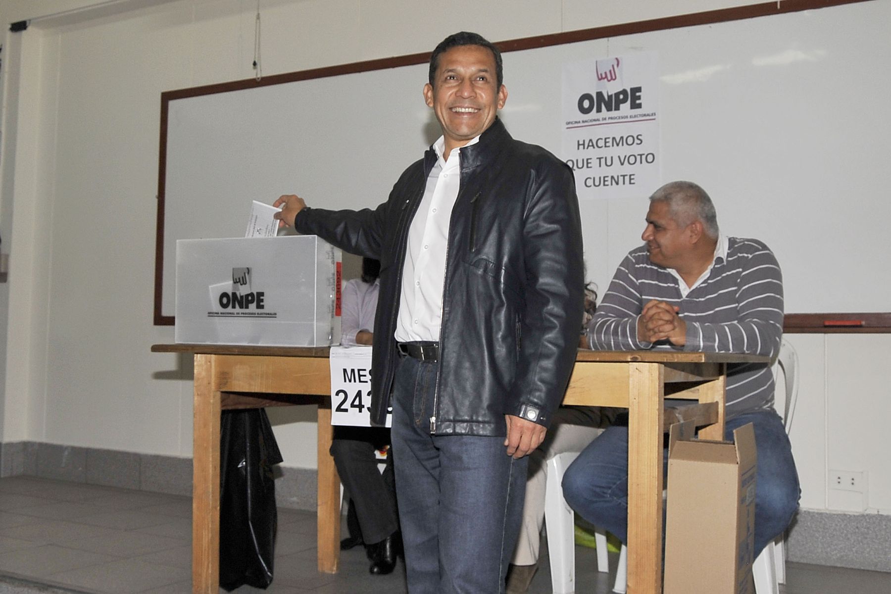SURCO. 24 DE NOVIEMBRE. El Presidente de la Republica, Ollanta Humala Tasso, cumplió con deber ciudadano y emitió voto en nuevo proceso para elegir a regidores de Lima Metropolitana. Foto: ANDINA/Presidencia Peru