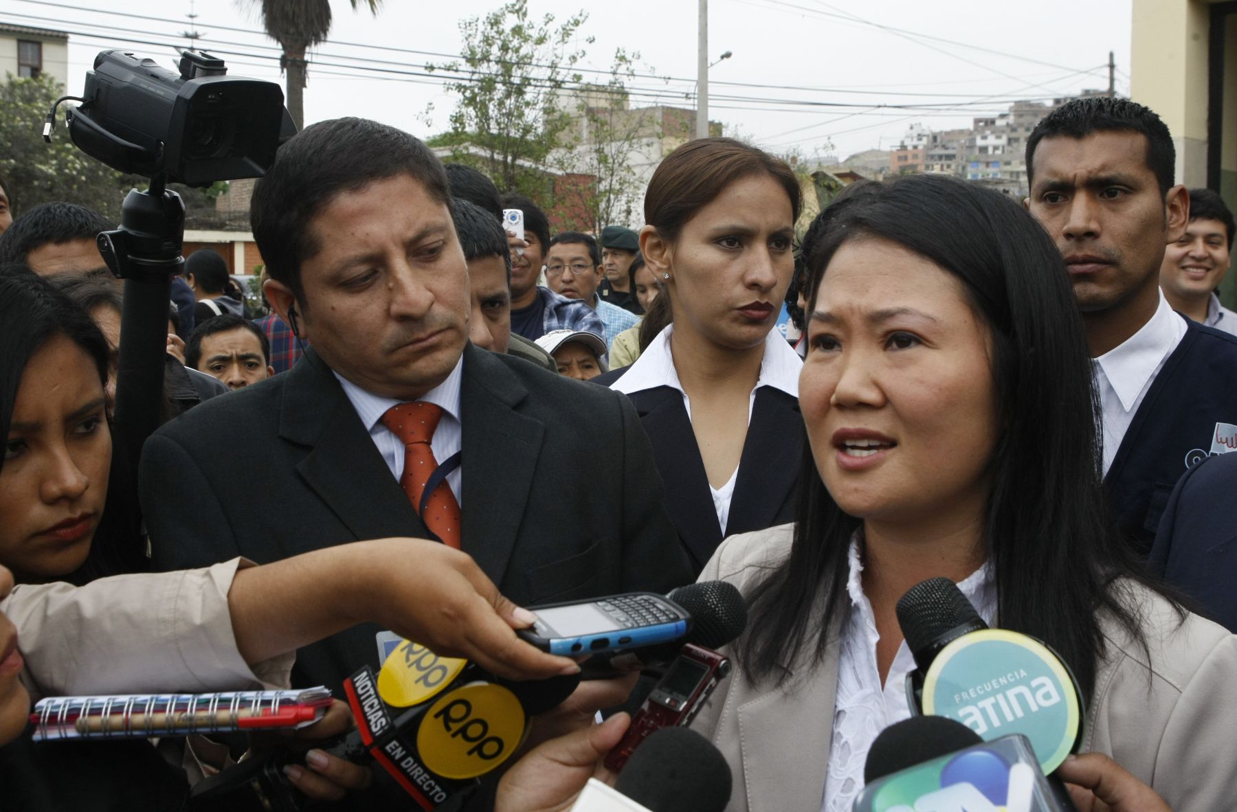 LIMA, PERÚ - NOVIEMBRE 24. Keiko Sofia Fujimori Higuchi emite su voto en las Nuevas Elecciones Municipales. Foto: ANDINA/Norman Córdova