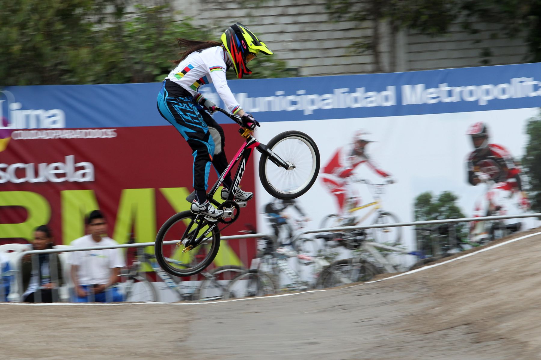 LIMA, PERÚ - NOVIEMBRE 24. Mariana Pajon de Colombia gana la medalla de oro en la disciplina de BMX en los XVII Juegos Deportivos Bolivarianos. Foto: ANDINA/Marco del Río