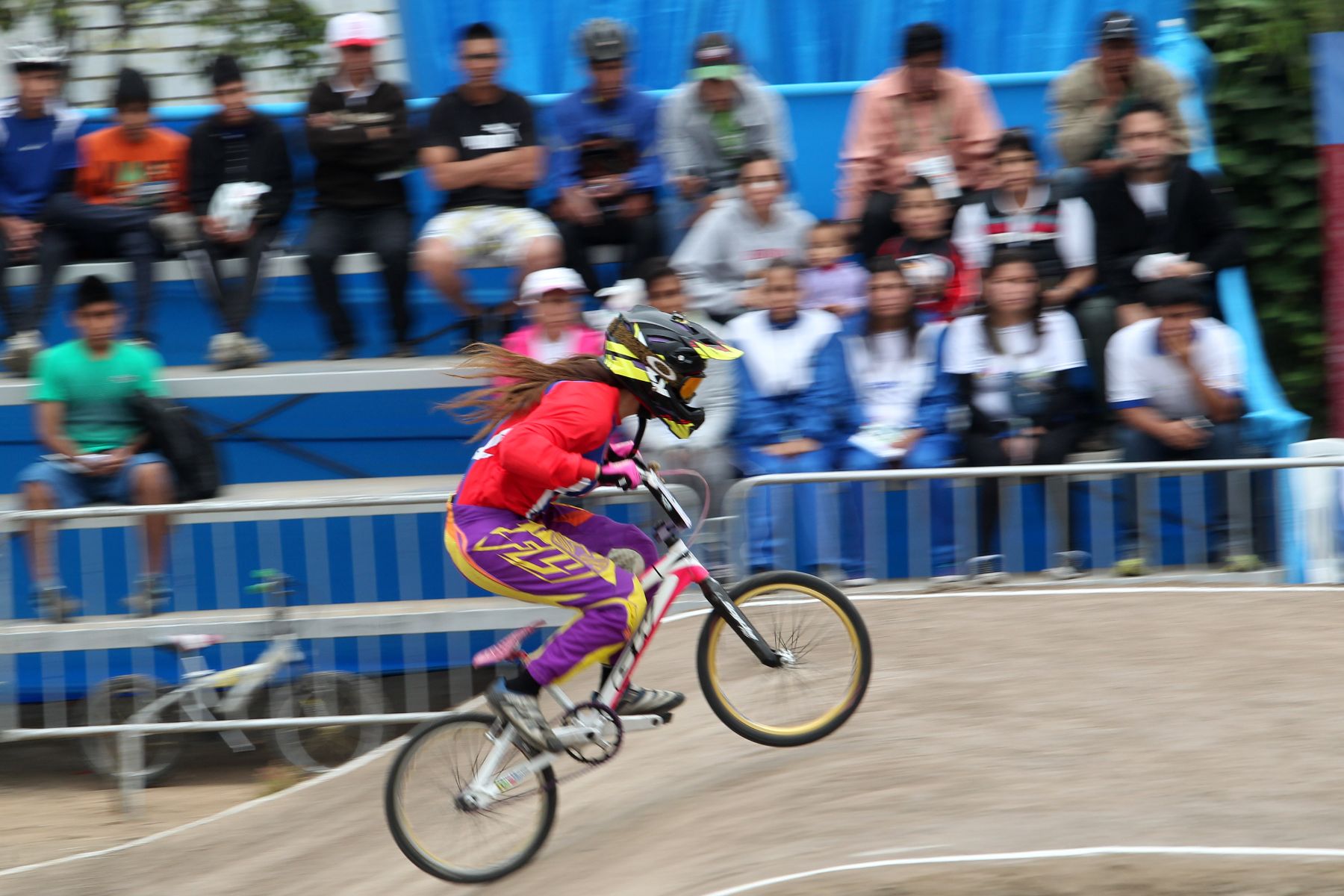 LIMA, PERÚ - NOVIEMBRE 24. Finales Mujeres en la disciplina de BMX en los XVII Juegos Deportivos Bolivarianos. Foto: ANDINA/Marco del Río
