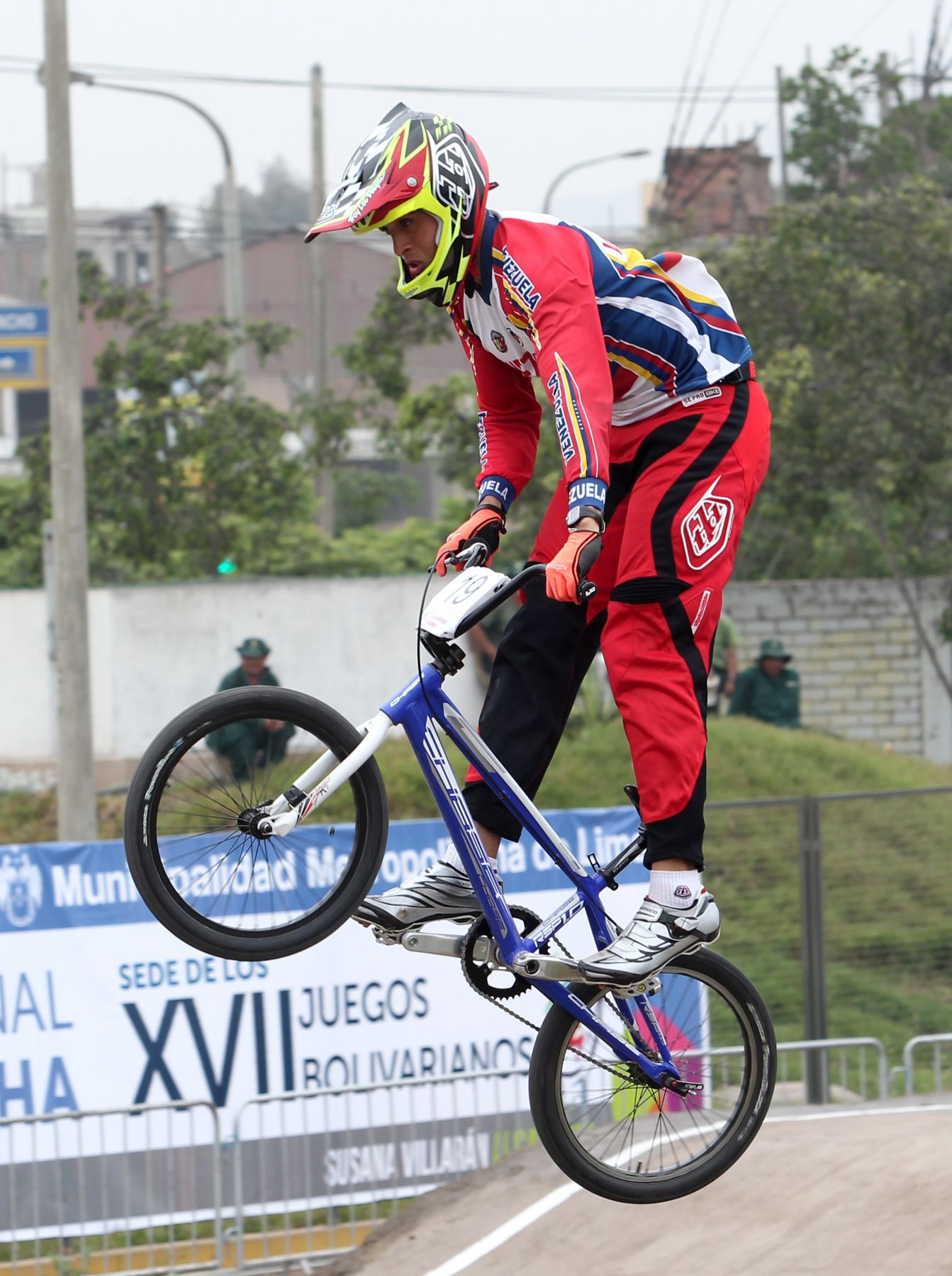 LIMA, PERÚ - NOVIEMBRE 24. Finales Hombres en la disciplina de BMX en los XVII Juegos Deportivos Bolivarianos. Foto: ANDINA/Marco del Río