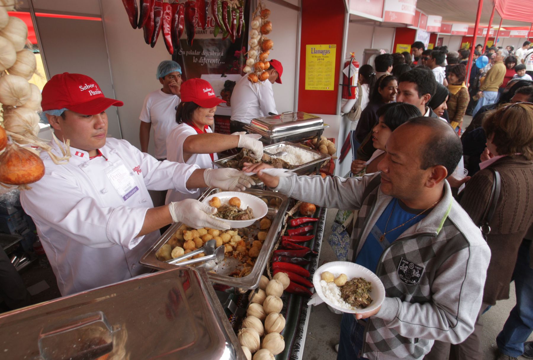 Ferias como el Perú, Mucho Gusto, realizadas en Tacna, confirman el gran interés de los turistas chilenos por las gastronomía peruana.