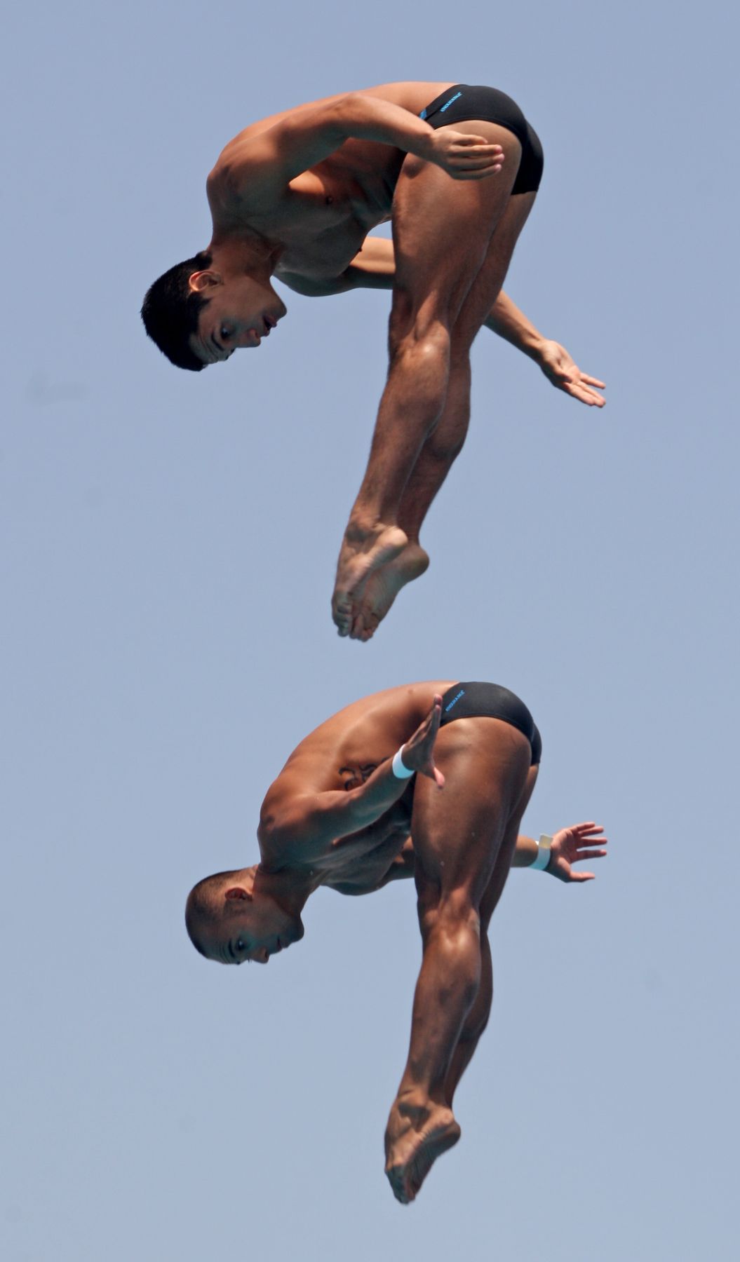 LURIN. 25 DE NOVIEMBRE.Venezuela y Colombia conquistaron medallas de oro en la modalidad de trampolín sincronizado de tres metros en clavados, en la categoría damas y caballeros, respectivamente, en los XVII Juegos Bolivarianos.Foto: ANDINA/Hector Vinces