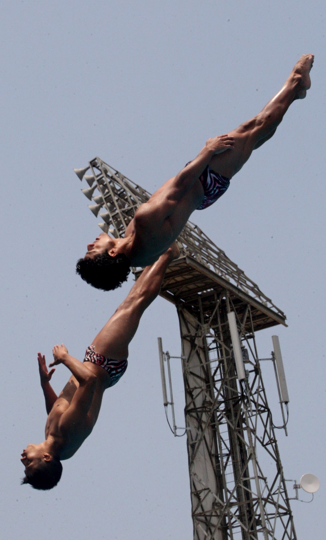 LURIN. 25 DE NOVIEMBRE.Venezuela y Colombia conquistaron medallas de oro en la modalidad de trampolín sincronizado de tres metros en clavados, en la categoría damas y caballeros, respectivamente, en los XVII Juegos Bolivarianos.Foto: ANDINA/Hector Vinces