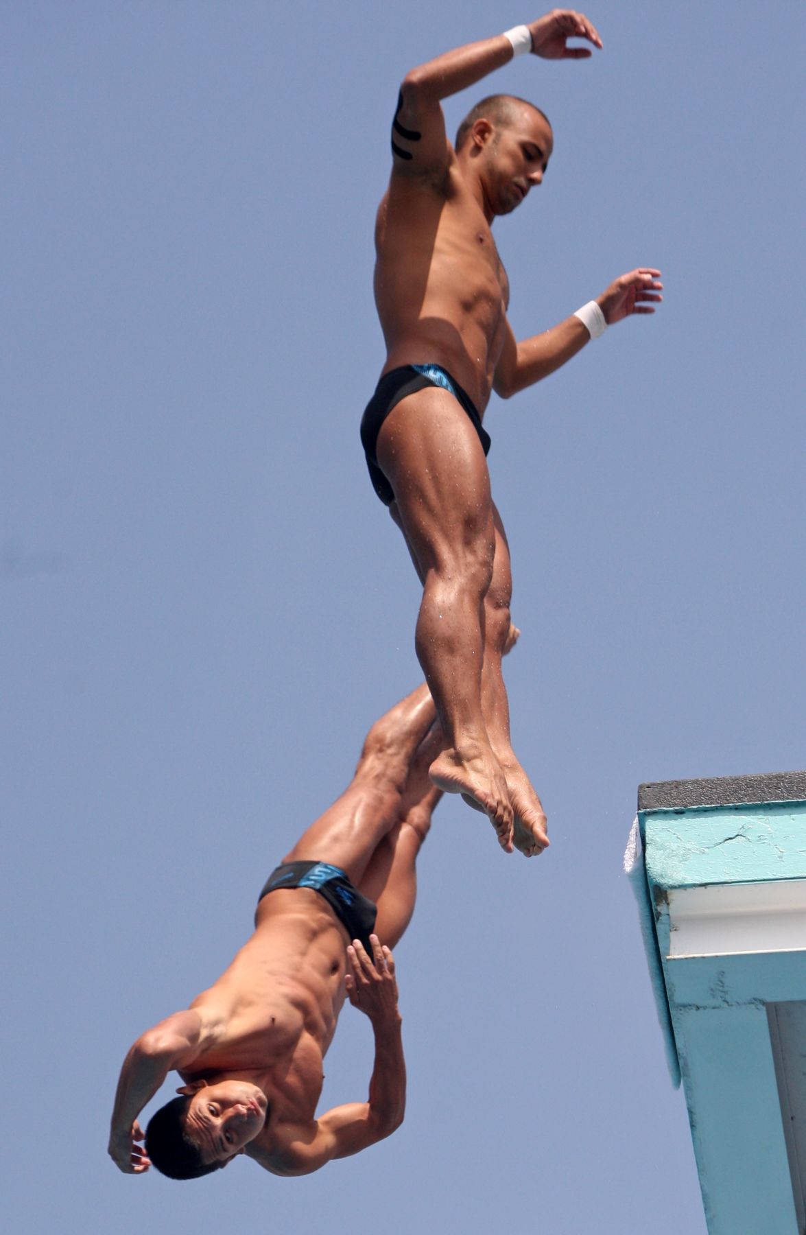 LURIN. 25 DE NOVIEMBRE.Venezuela y Colombia conquistaron medallas de oro en la modalidad de trampolín sincronizado de tres metros en clavados, en la categoría damas y caballeros, respectivamente, en los XVII Juegos Bolivarianos.Foto: ANDINA/Hector Vinces