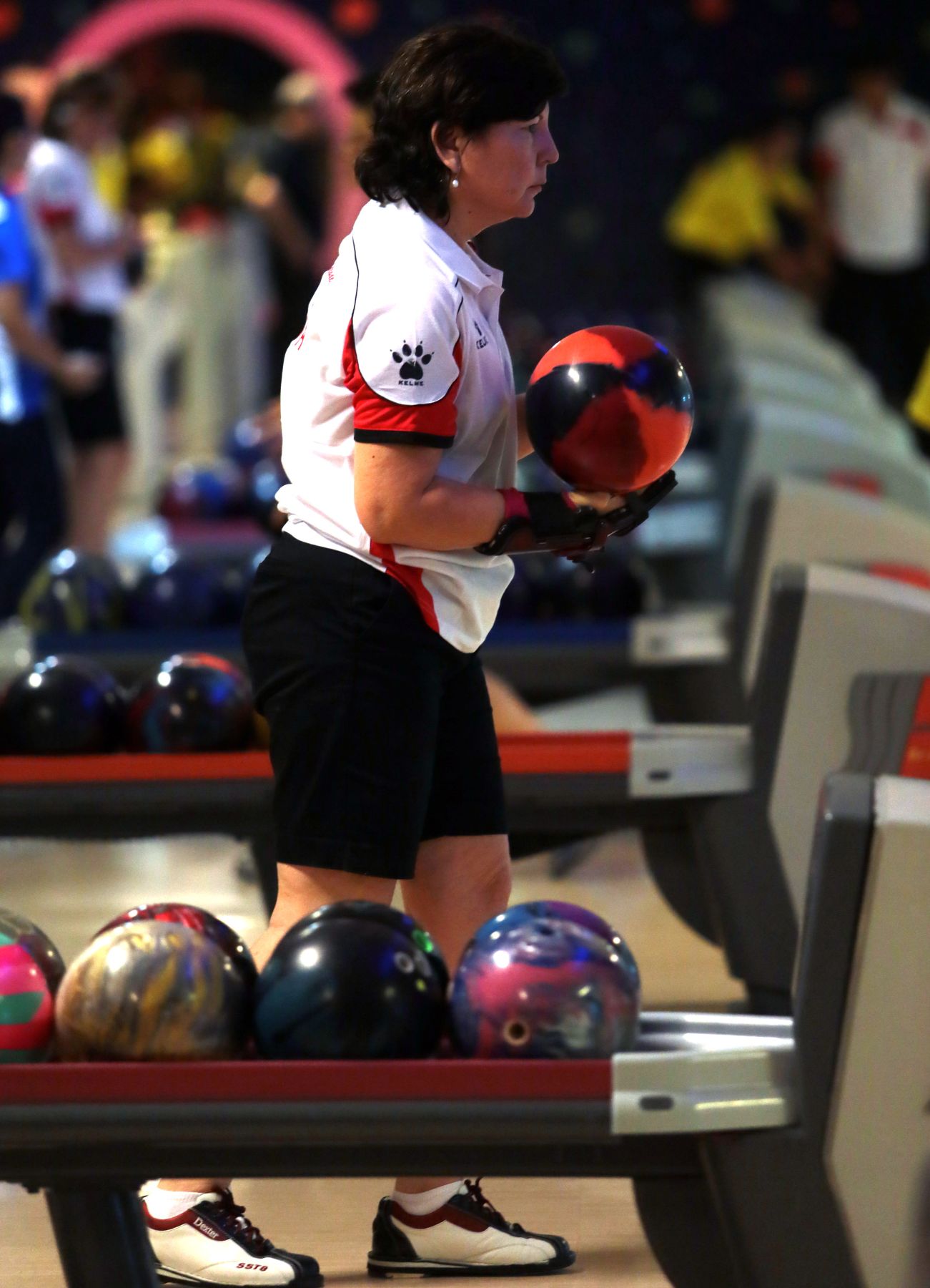 LIMA, PERÚ - NOVIEMBRE 26. Competencia de Boliche en el Bowling del  Centro Comercial Larcomar por los XVII Juegos Deportivos Bolivarianos. Foto: ANDINA/Carlos Lezama