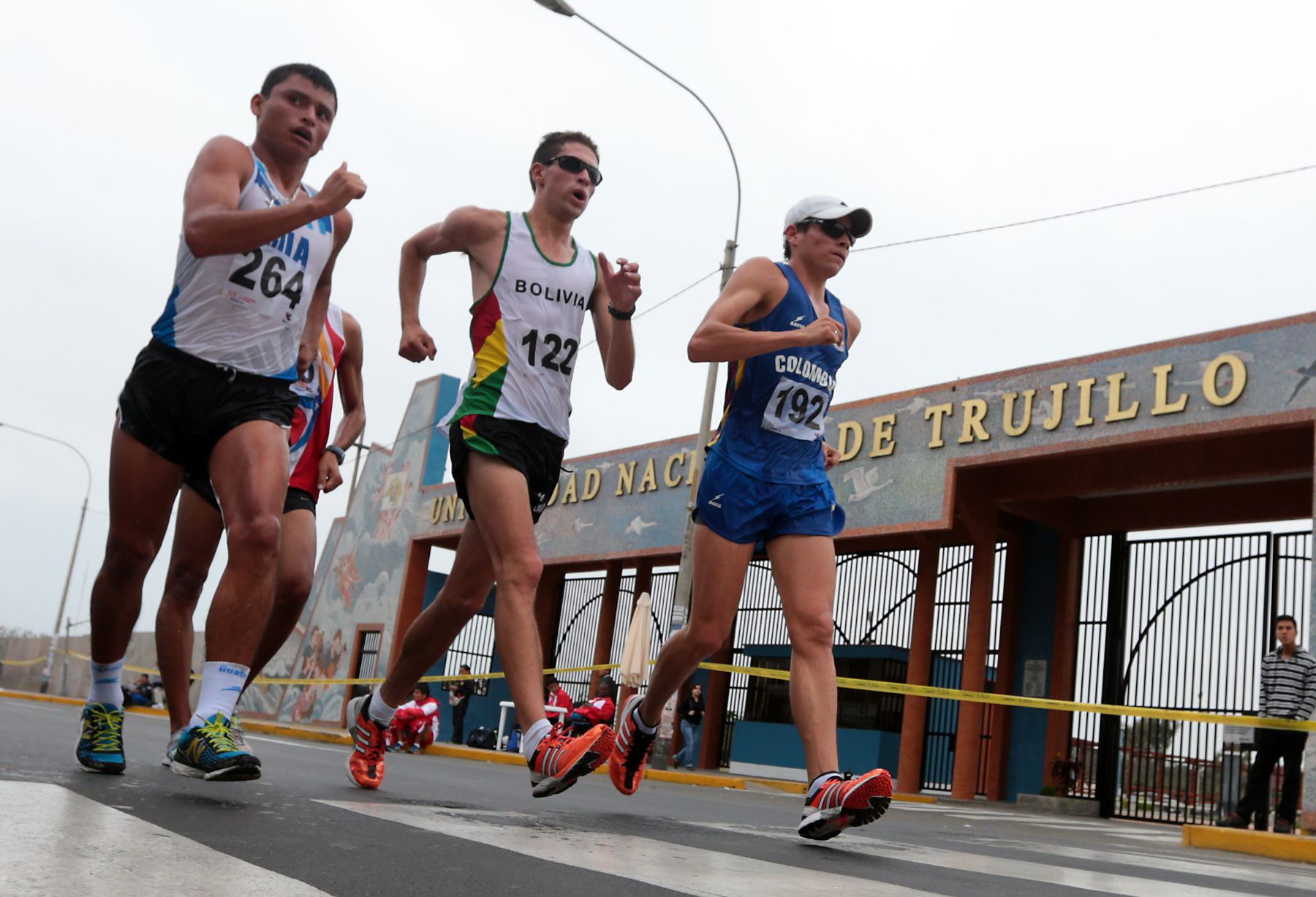 TRUJILLO, PERÚ - NOVIEMBRE 27. Competencia de marcha atlética por los XVII Juegos Deportivos Bolivarianos. Foto: ANDINA/Jack Ramón
