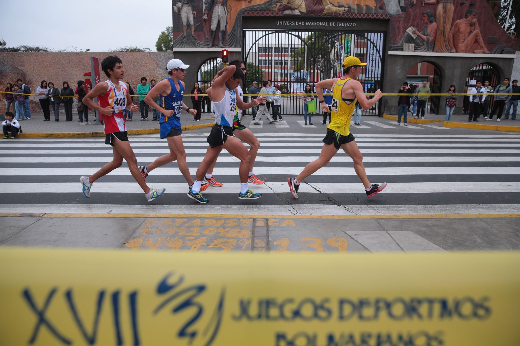 TRUJILLO, PERÚ - NOVIEMBRE 27. Competencia de marcha atlética por los XVII Juegos Deportivos Bolivarianos. Foto: ANDINA/Jack Ramón