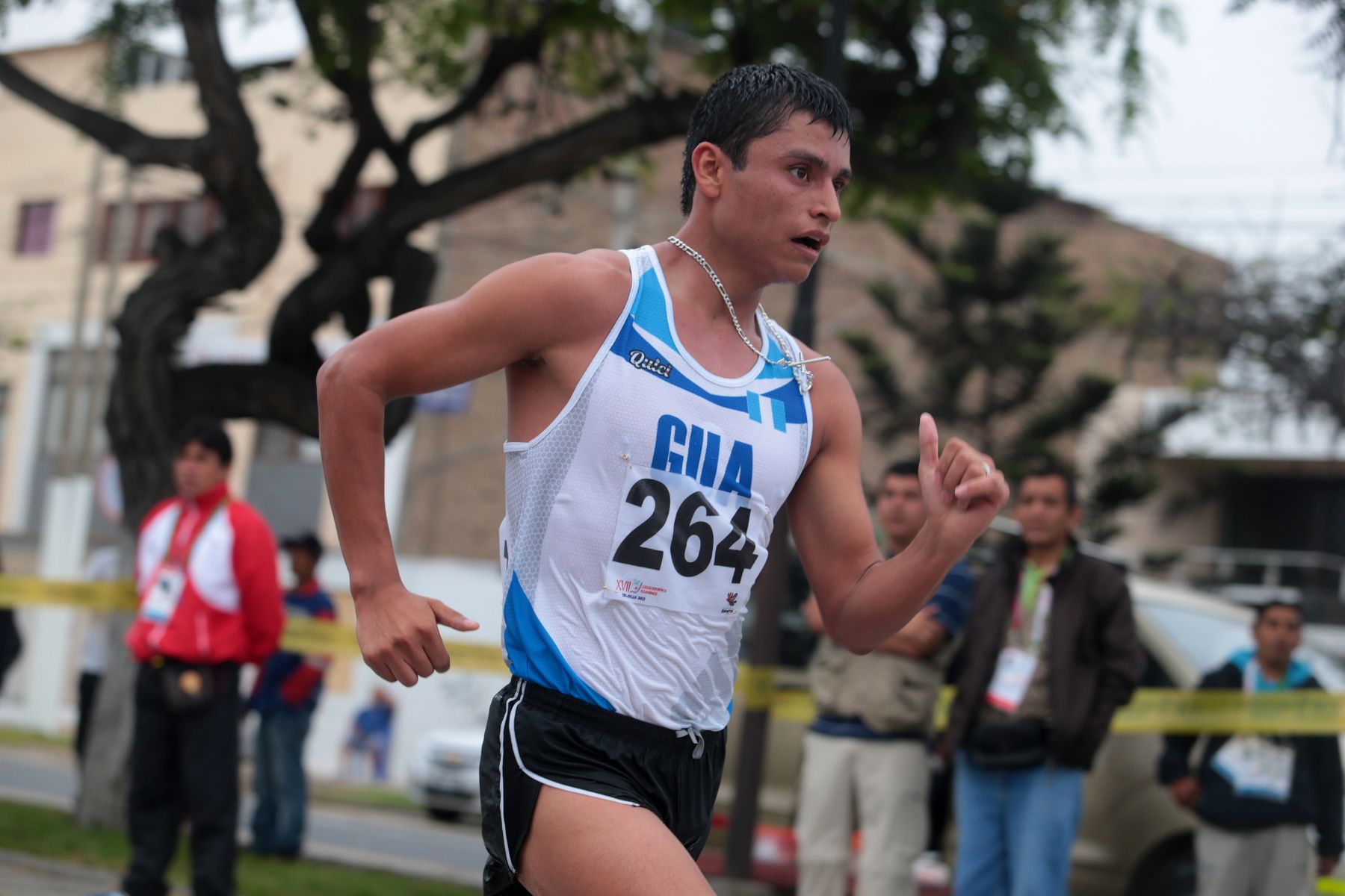 TRUJILLO, PERÚ - NOVIEMBRE 27. Atleta Guatemalteco,Erick Barrondo ganador de la medalla de oro de la competencia de marcha atlética por los XVII Juegos Deportivos Bolivarianos. Foto: ANDINA/Jack Ramón