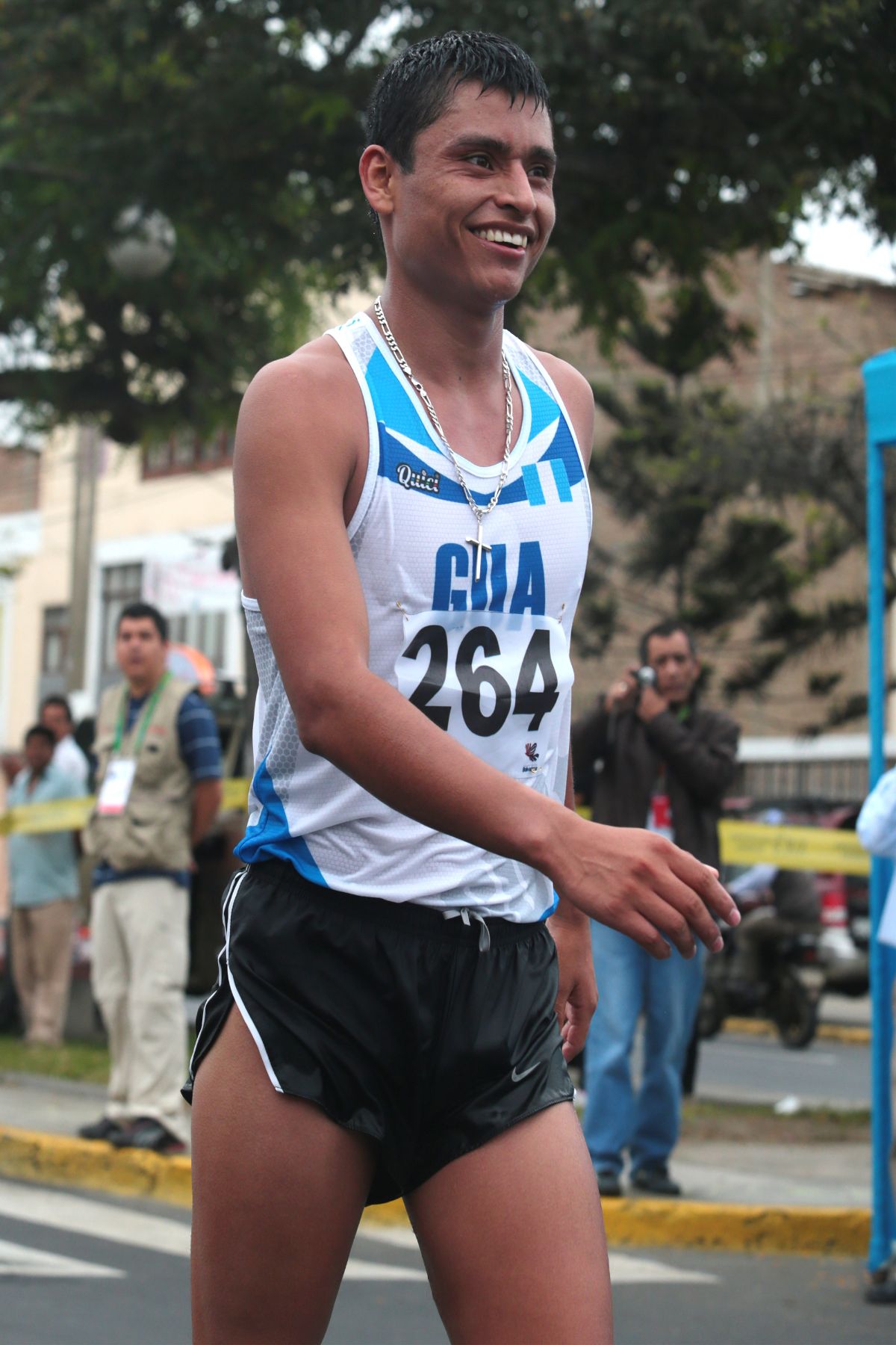 TRUJILLO, PERÚ - NOVIEMBRE 27. Atleta Guatemalteco,Erick Barrondo ganador de la medalla de oro de la competencia de marcha atlética por los XVII Juegos Deportivos Bolivarianos. Foto: ANDINA/Jack Ramón