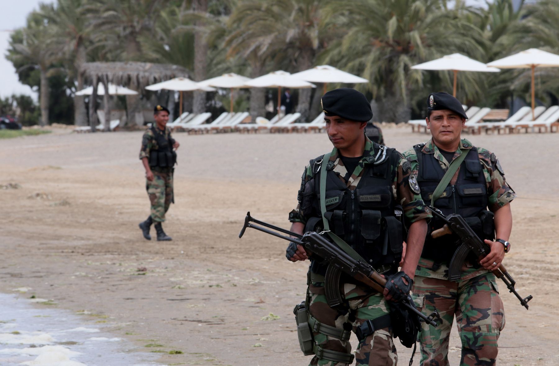 PARACAS,PERÚ,NOVIEMBRE 27.Medidas de seguridad en la 51 edición de CADE Ejecutivos - CADE 2013 en Paracas, Pisco, cuyo lema es "Renovando el Espíritu de Paracas", y reunirá a unos 1,000 empresarios de todo el país.Foto: ANDINA/Carlos Lezama