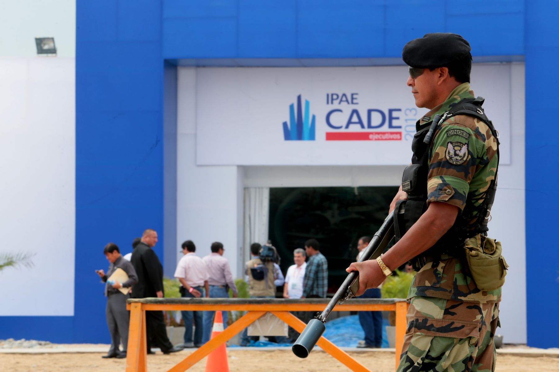 PARACAS,PERÚ,NOVIEMBRE 27.Medidas de seguridad en la 51 edición de CADE Ejecutivos - CADE 2013 en Paracas, Pisco, cuyo lema es "Renovando el Espíritu de Paracas", y reunirá a unos 1,000 empresarios de todo el país.Foto: ANDINA/Carlos Lezama