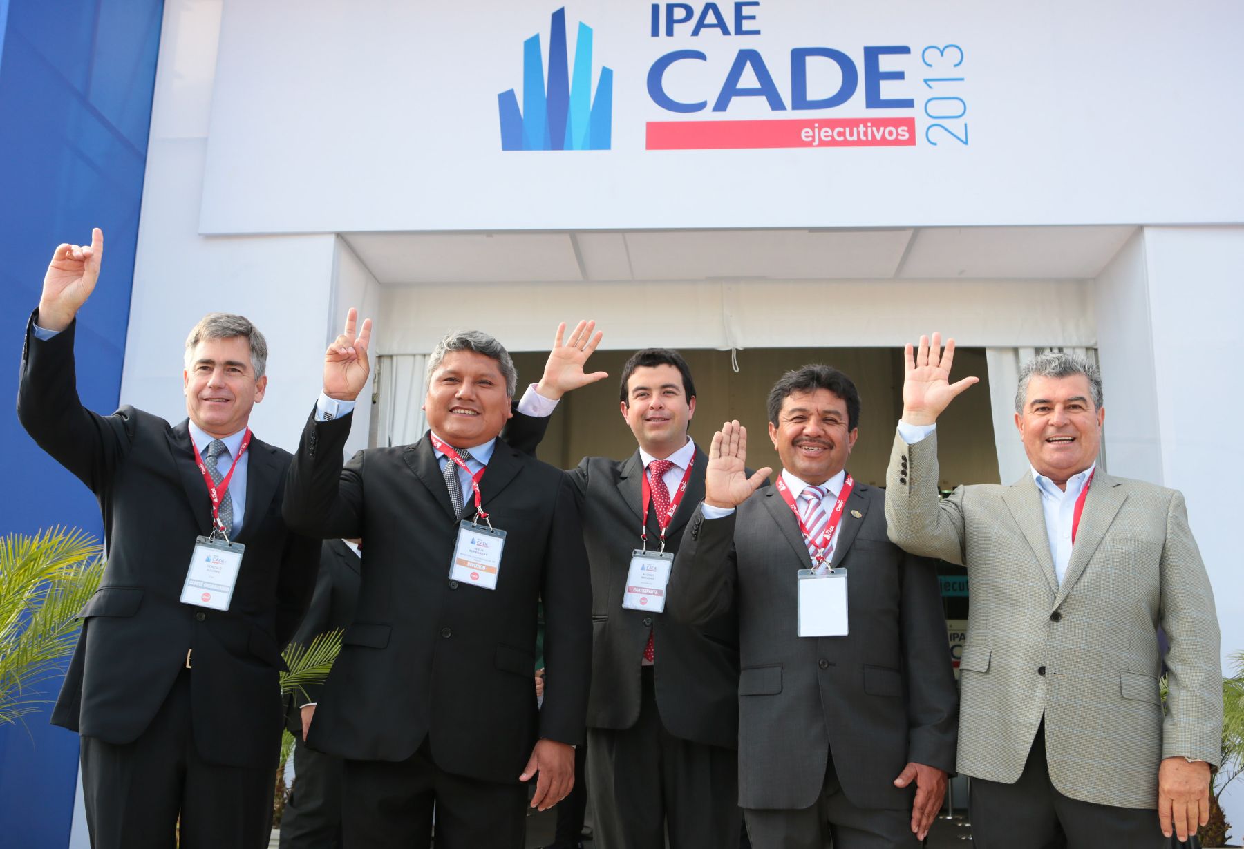 PARACAS,PERÚ,NOVIEMBRE 27. Ricardo Briceño, presidente del CADE 2013, acompañado de diversas autoridades regionales,inaugura la 51 edición de CADE Ejecutivos - CADE 2013 en Paracas, Pisco, cuyo lema es "Renovando el Espíritu de Paracas".Foto: ANDINA/Carlos Lezama