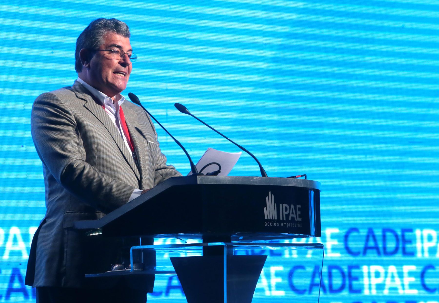PARACAS,PERÚ,NOVIEMBRE 27. Ricardo Briceño, presidente del CADE 2013, acompañado de diversas autoridades,inaugura la 51 edición de CADE Ejecutivos - CADE 2013 en Paracas, Pisco, cuyo lema es "Renovando el Espíritu de Paracas".Foto: ANDINA/Carlos Lezama