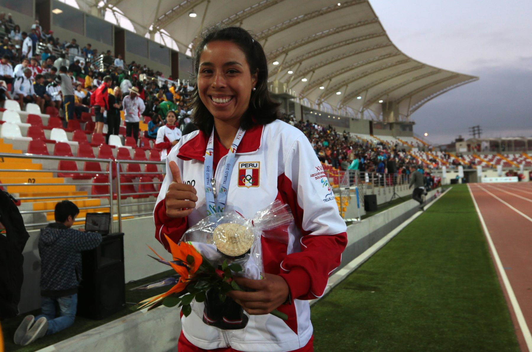 TRUJILLO, PERÚ - NOVIEMBRE 27.Atleta peruana,Silvana Segura, medalla de plata por triple salto en los XVII Juegos Deportivos Bolivarianos. Foto: ANDINA/Jack Ramón
