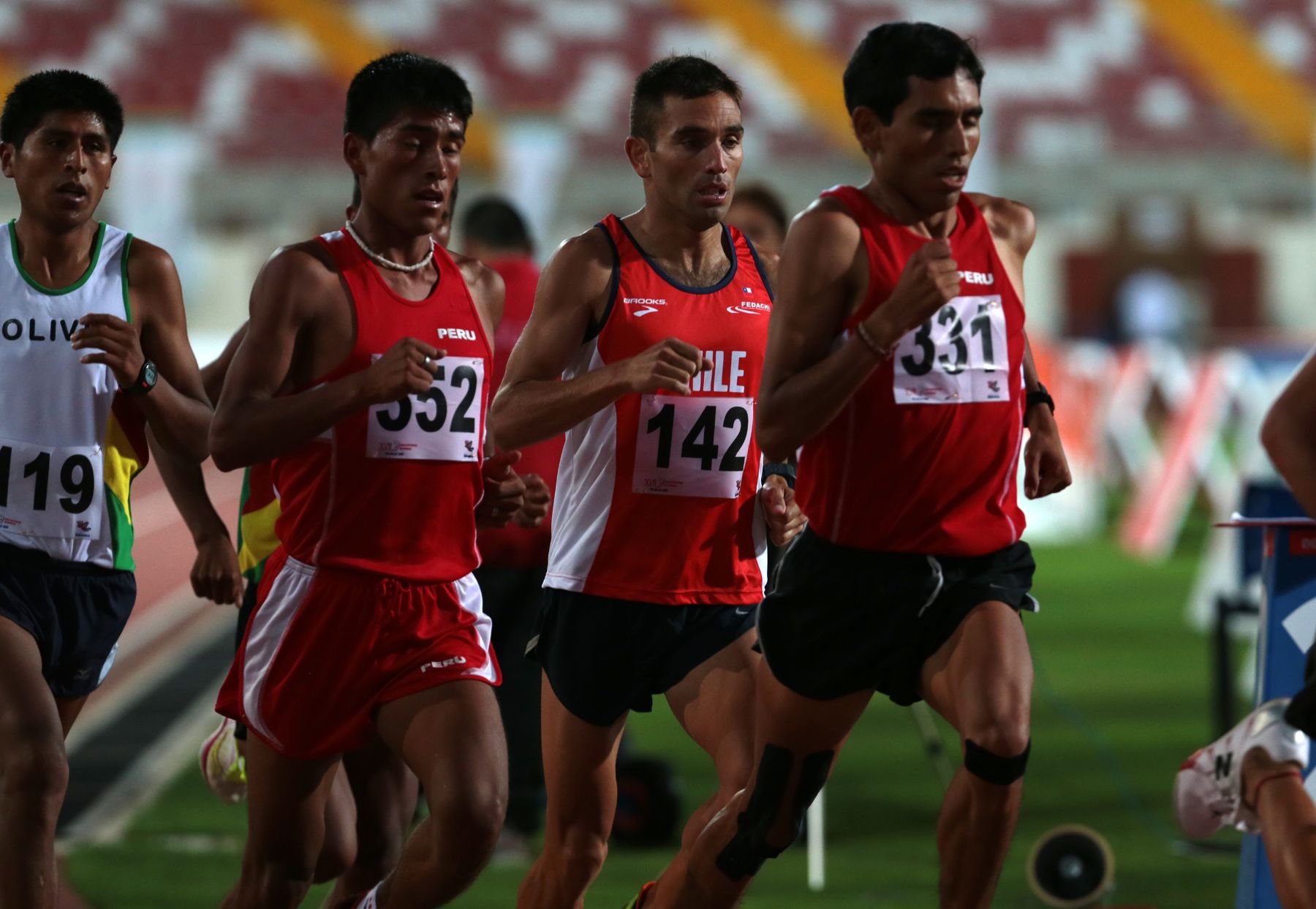 TRUJILLO, PERÚ - NOVIEMBRE 27.Atletas durante competencia de 10,000 metros planos en los XVII Juegos Deportivos Bolivarianos. Foto: ANDINA/Jack Ramón