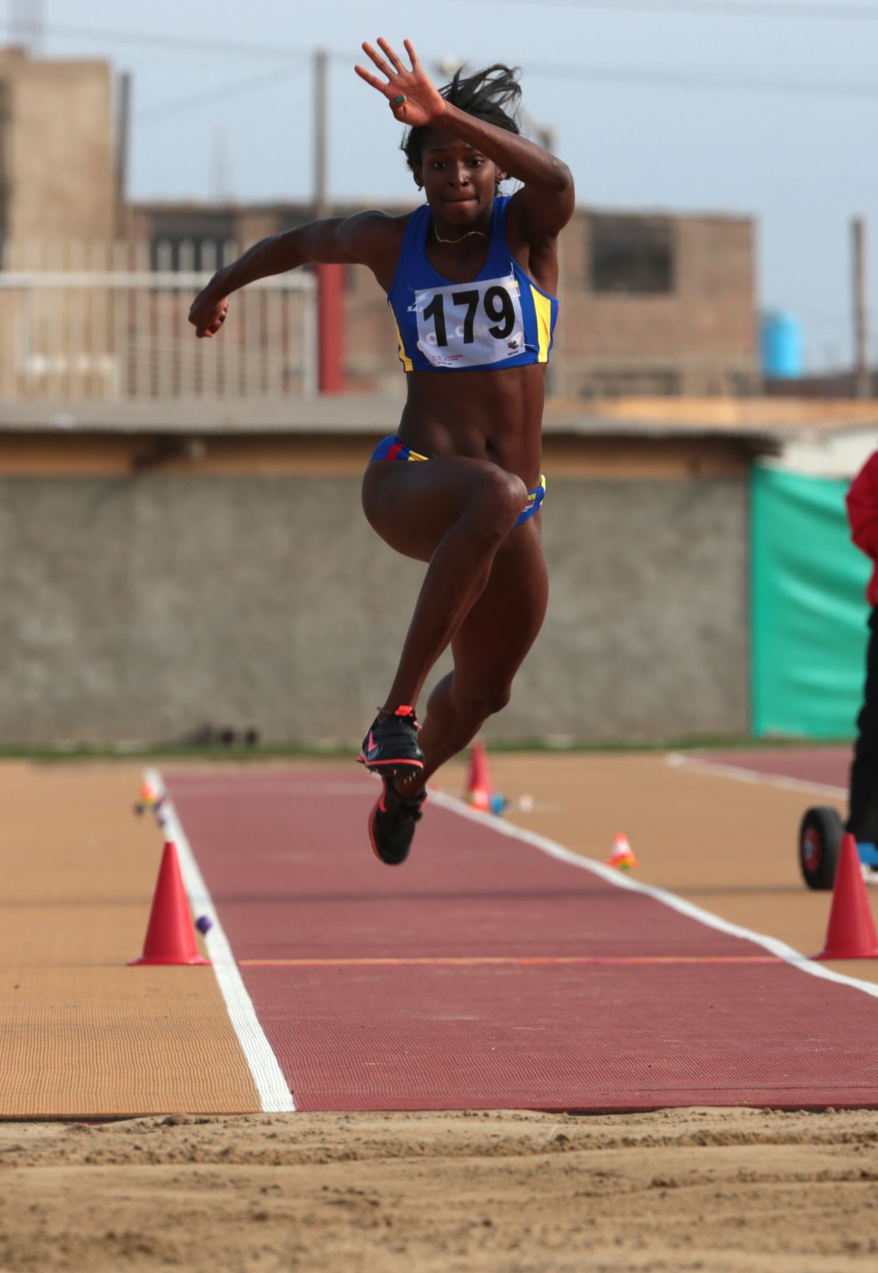 TRUJILLO, PERÚ - NOVIEMBRE 27.Atletas durante competencia triple salto en los XVII Juegos Deportivos Bolivarianos. Foto: ANDINA/Jack Ramón