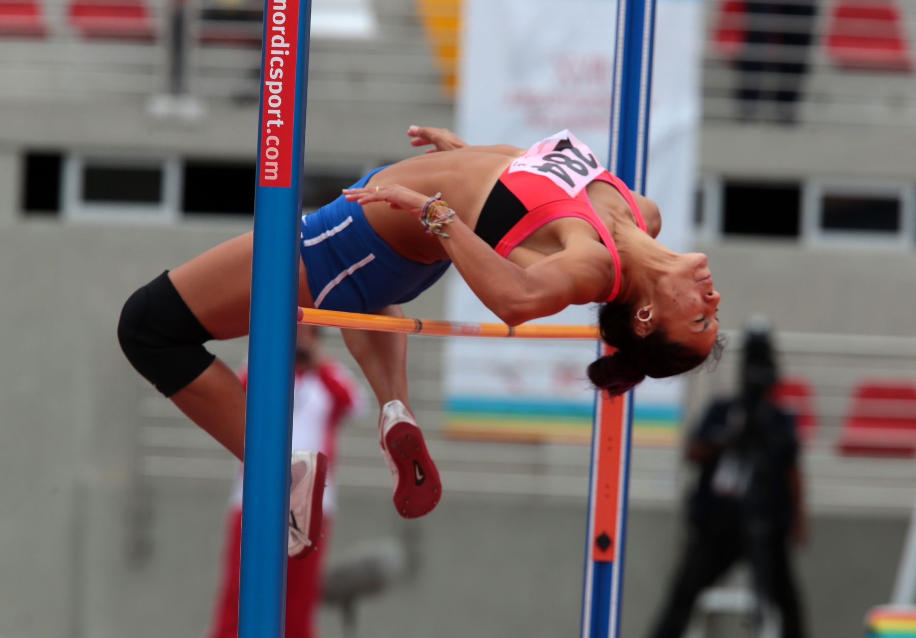 TRUJILLO,PERÚ-NOVIEMBRE 28.Atletas en competencia de salto alto en los XVII Juegos Deportivos Bolivarianos. Foto: ANDINA/Jack Ramón