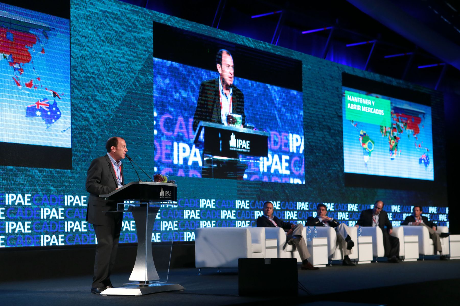 PARACAS,PERÚ,NOVIEMBRE 28.Enrique Camet, presidente del Directorio de AGAP, expone en el CADE 2013.Foto: ANDINA/Carlos Lezama