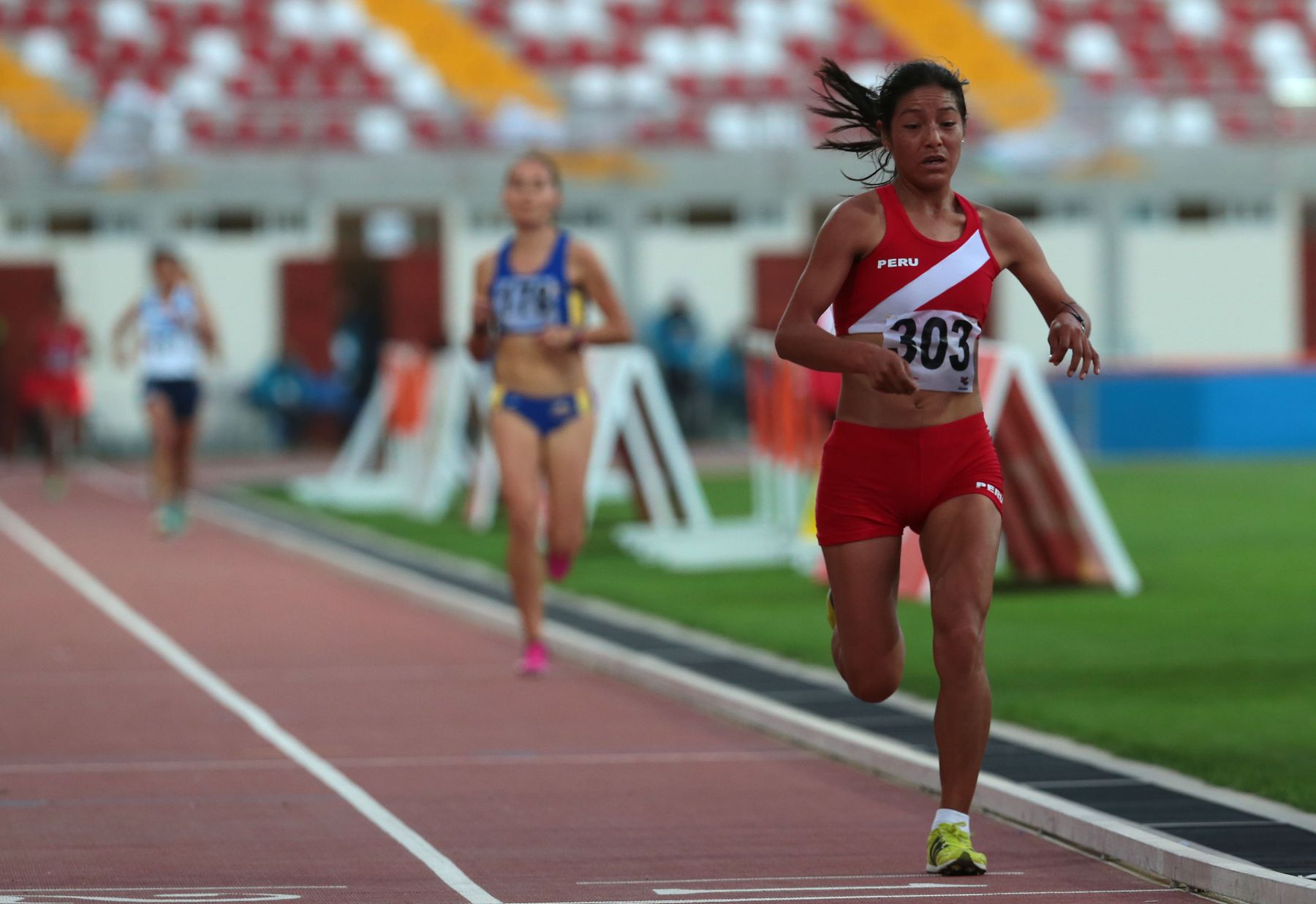 TRUJILLO,PERÚ-NOVIEMBRE 28.Atleta peruana Inés Melchor,gano la medalla de oro en los 5000 metros planos en los XVII Juegos Deportivos Bolivarianos. Foto: ANDINA/Jack Ramón