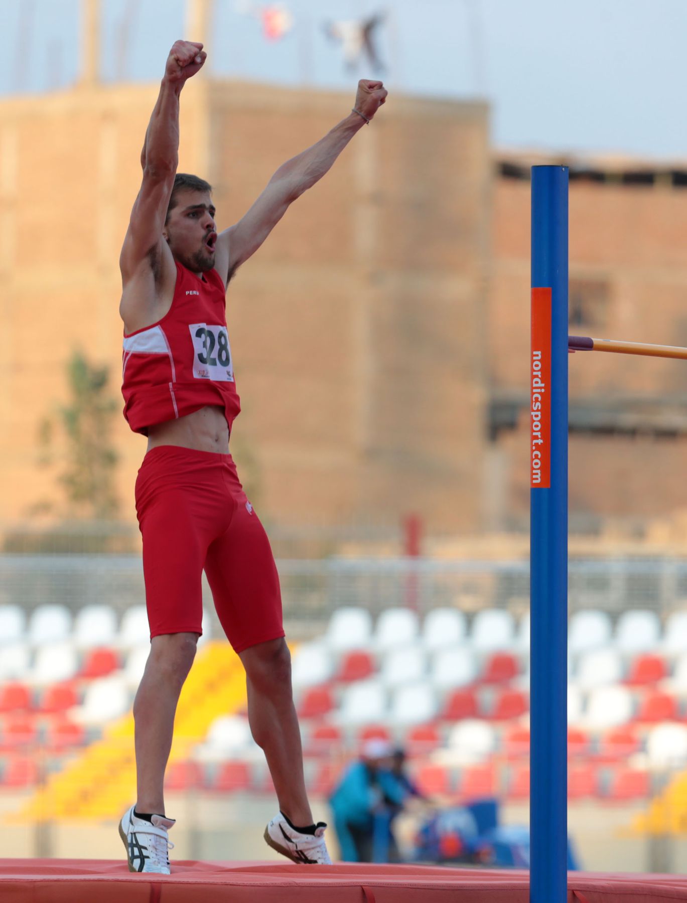 TRUJILLO,PERÚ-NOVIEMBRE 28.Atleta peruano Arturo Chavez ,ganó la medalla de oro salto alto en los XVII Juegos Deportivos Bolivarianos. Foto: ANDINA/Jack Ramón