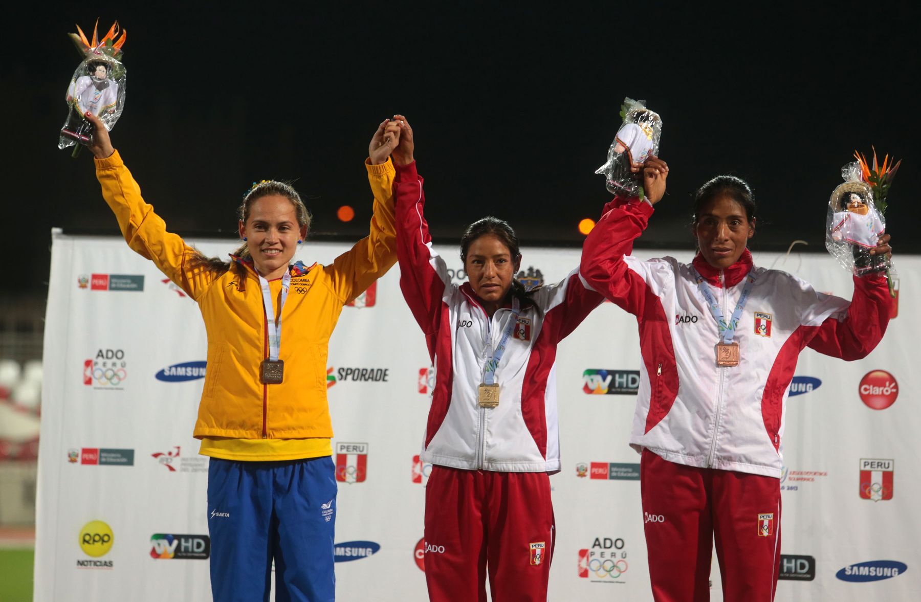 TRUJILLO,PERÚ-NOVIEMBRE 28.Atleta peruana Inés Melchor,gano la medalla de oro en los 5000 metros planos en los XVII Juegos Deportivos Bolivarianos. Foto: ANDINA/Jack Ramón