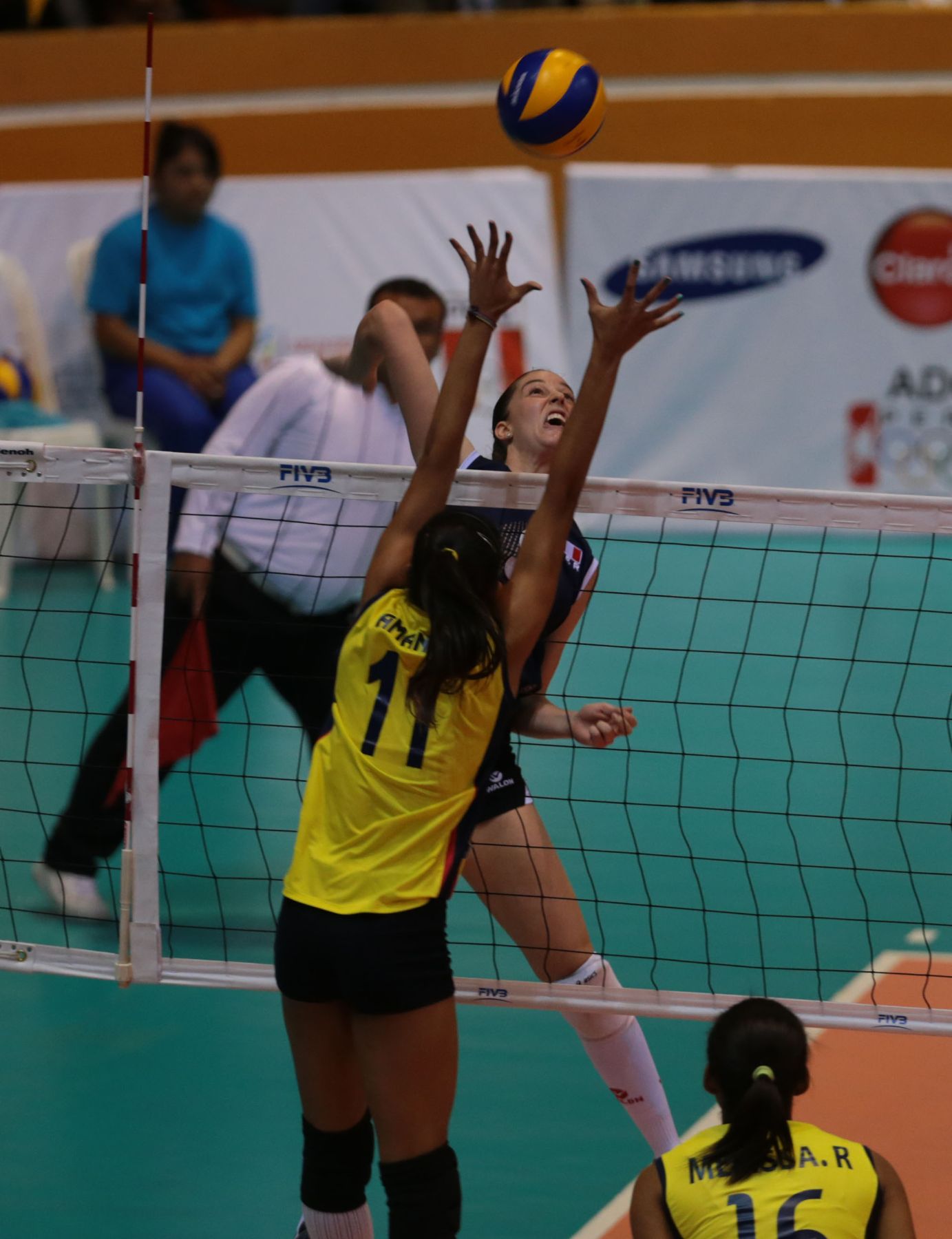 TRUJILLO,PERÚ-NOVIEMBRE 28.Selección peruana sub 23 de vóley  derroto a su similar de Colombia por 3 a 0  en los XVII Juegos Deportivos Bolivarianos. Foto: ANDINA/Jack Ramón