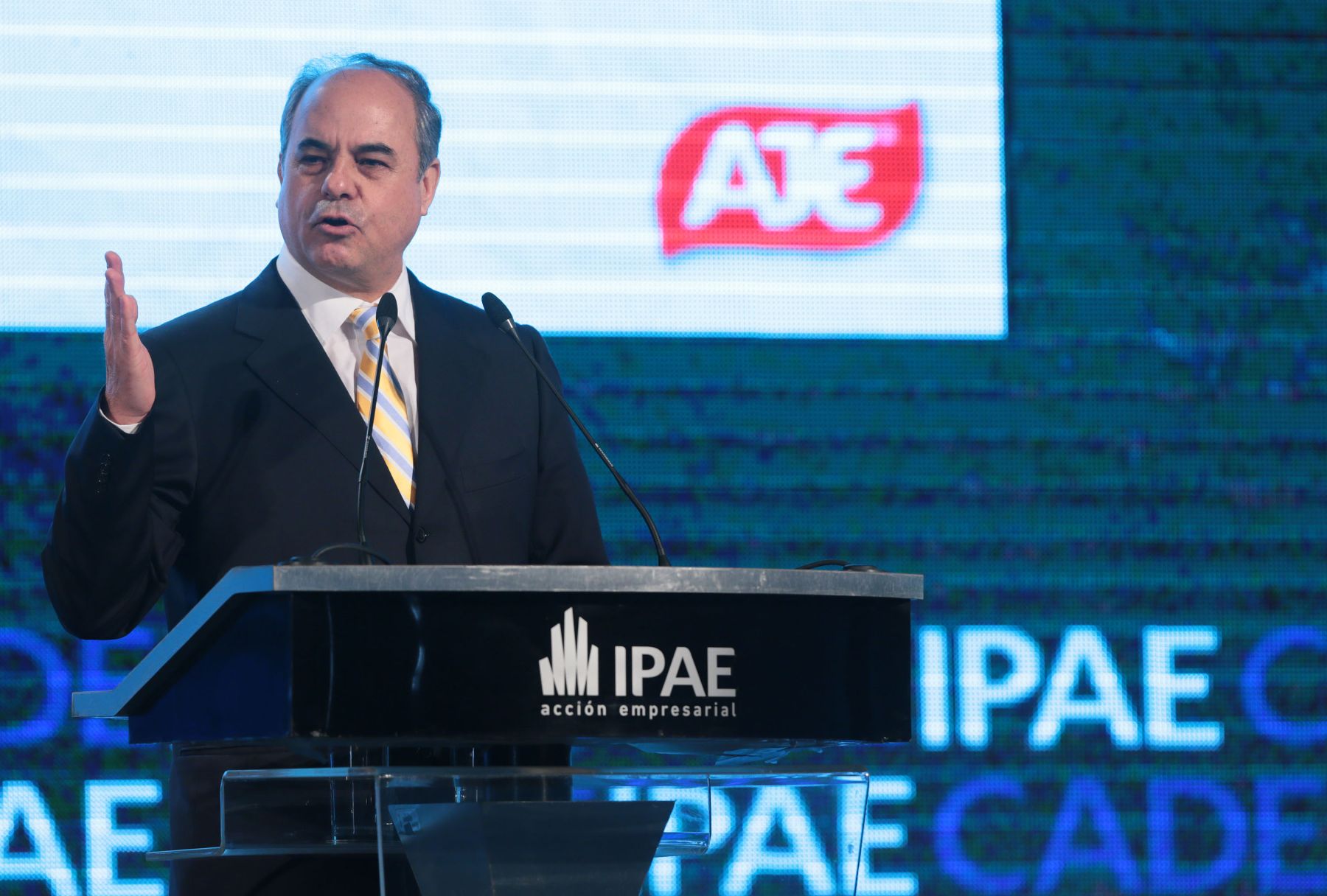 PARACAS,PERÚ,NOVIEMBRE 29.Angel Añaños, presidente de AJE, expone en el CADE 2013.Foto: ANDINA/Carlos Lezama