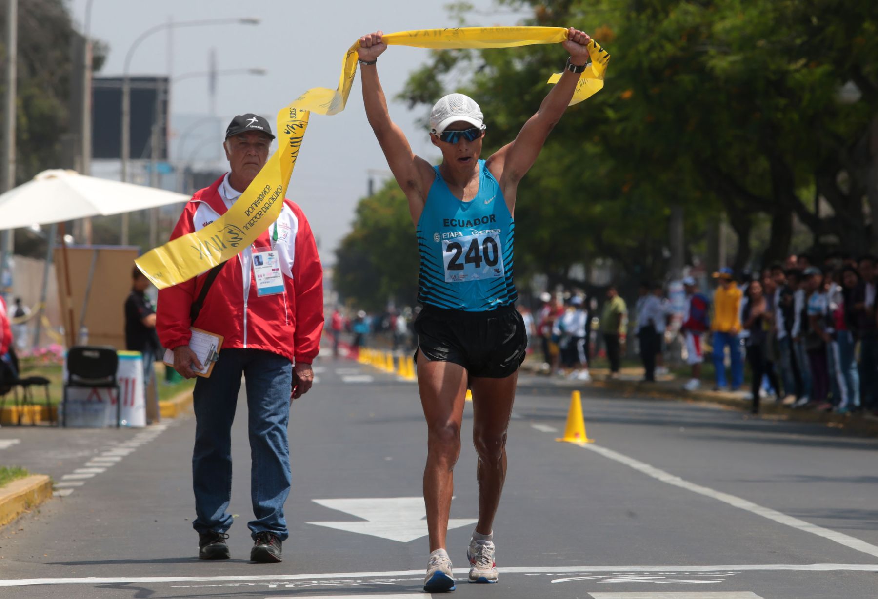TRUJILLO,PERÚ-NOVIEMBRE 29.Marchista ecuatoriano,Andrés Chocho Leon,gano medalla de oro  en la disciplina marcha atlética 50 kilómetros en los XVII Juegos Deportivos Bolivarianos. Foto: ANDINA/Jack Ramón