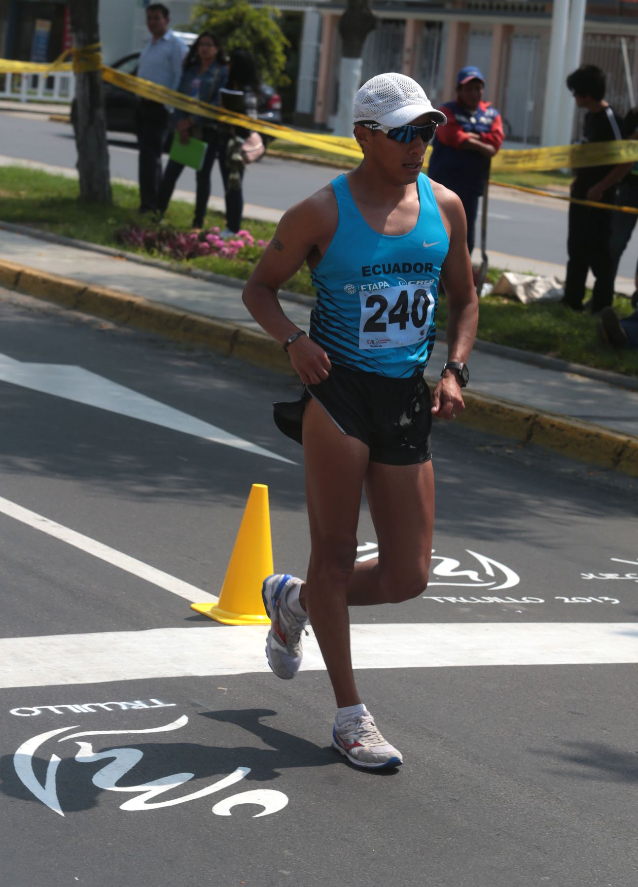 TRUJILLO,PERÚ-NOVIEMBRE 29.Marchista ecuatoriano,Andrés Chocho Leon,gano medalla de oro  en la disciplina marcha atlética 50 kilómetros en los XVII Juegos Deportivos Bolivarianos. Foto: ANDINA/Jack Ramón