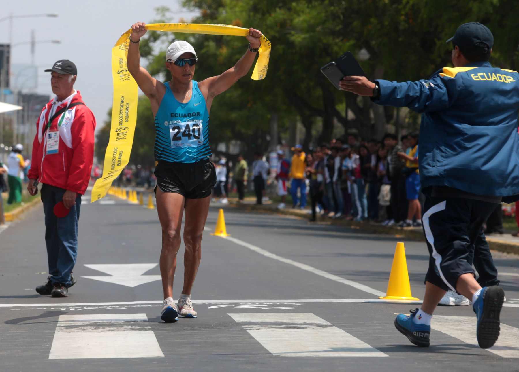 TRUJILLO,PERÚ-NOVIEMBRE 29.Marchista ecuatoriano,Andrés Chocho Leon,gano medalla de oro  en la disciplina marcha atlética 50 kilómetros en los XVII Juegos Deportivos Bolivarianos. Foto: ANDINA/Jack Ramón