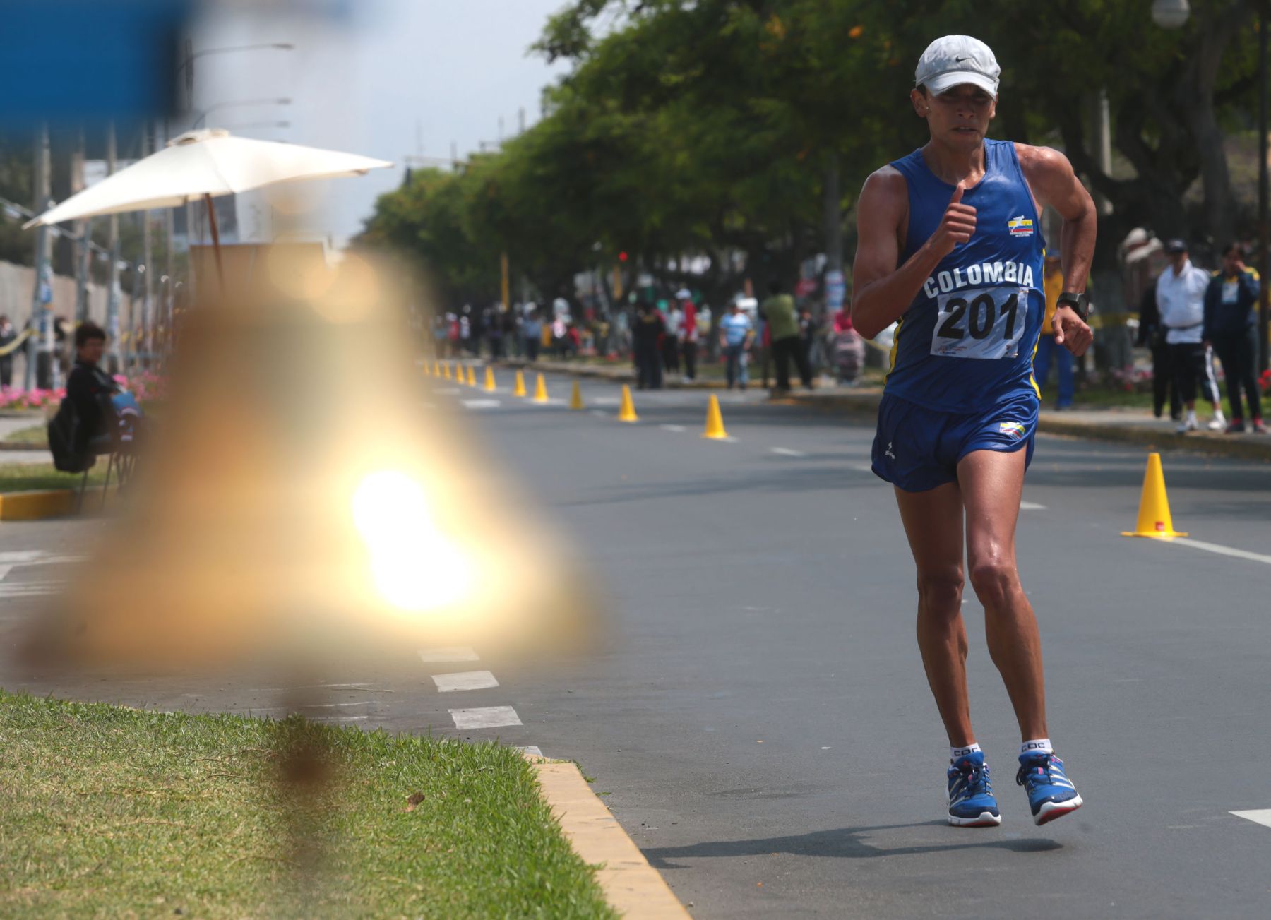 TRUJILLO,PERÚ-NOVIEMBRE 29.Marchistas quedan rendidos tras perseguir la ansiada  medalla de oro  en la disciplina marcha atlética 50 kilómetros en los XVII Juegos Deportivos Bolivarianos. Foto: ANDINA/Jack Ramón