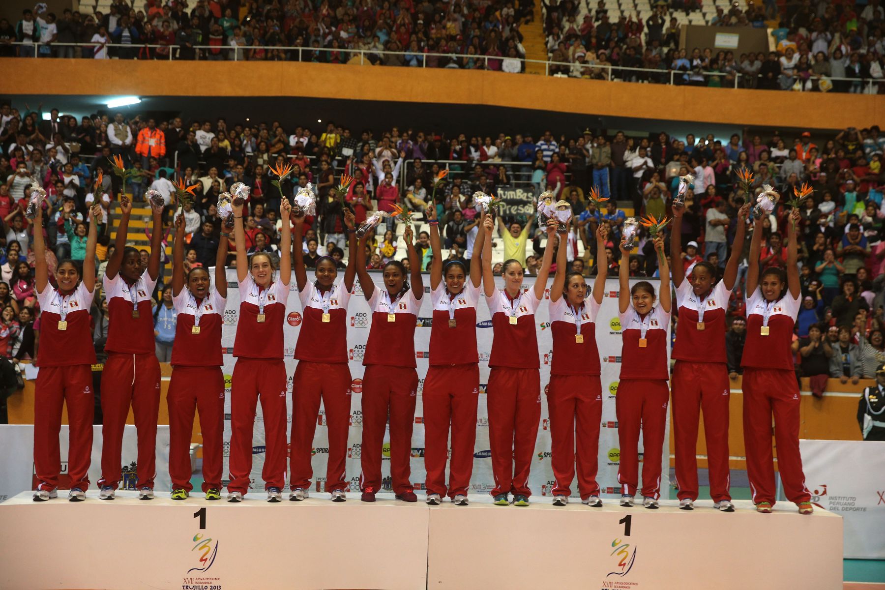 TRUJILLO,PERÚ-NOVIEMBRE 29.Selección peruana sub 23  de vóley ganó la medalla de oro al  derrotar a su similar de Venezuela por 3 a 0  en los XVII Juegos Deportivos Bolivarianos en Huanchaco. Foto: ANDINA/Jack Ramón