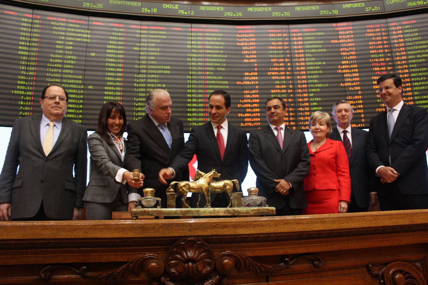 Ministra de Comercio Exterior y Turismo, Magali Silva, dio campanazo en Bolsa de Comercio de Santiago, Chile. Foto: ANDINA/ Juan Celi.