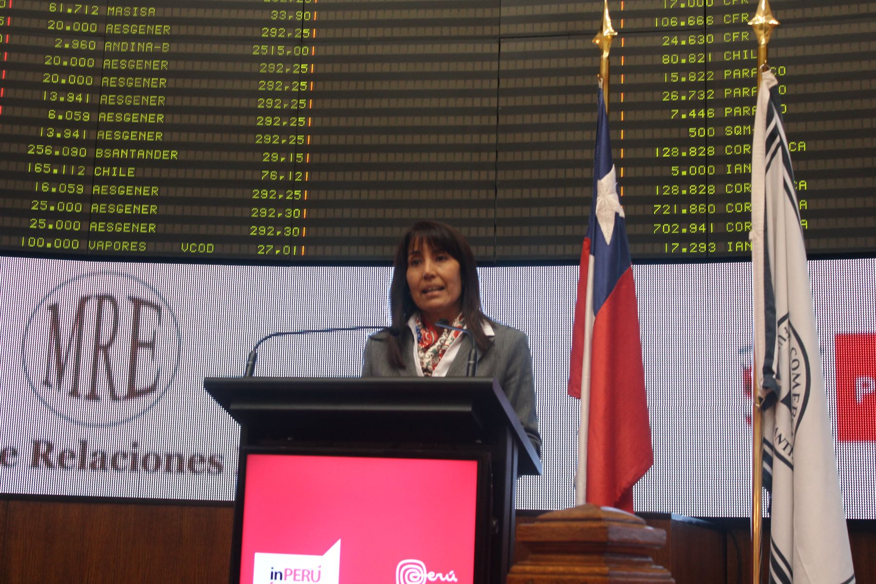 Ministra de Comercio Exterior y Turismo, Magali Silva, dio campanazo en Bolsa de Comercio de Santiago. Foto: ANDINA/Juan Celi